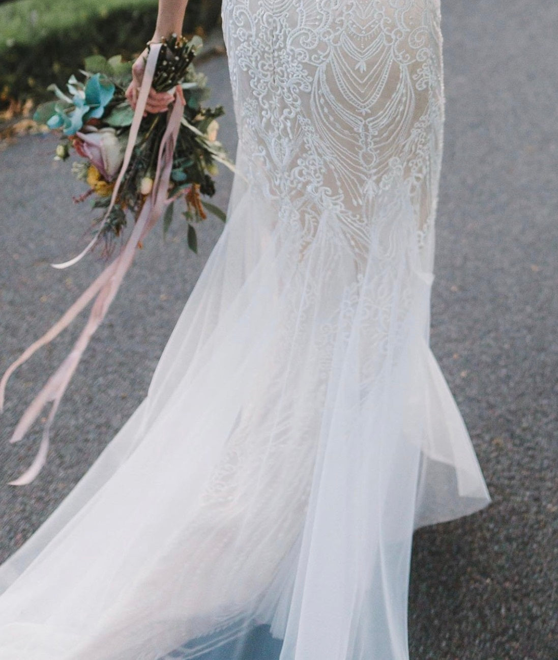 Ivory wedding dress using embroidered lace Blanche 4