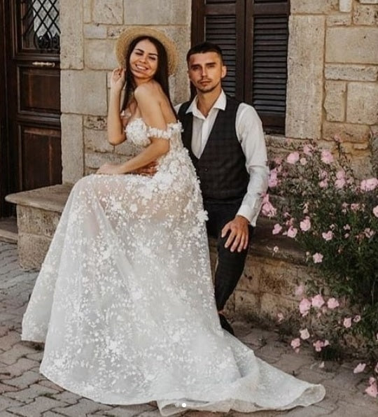 Wedding Dress using ivory lace Jordana 1