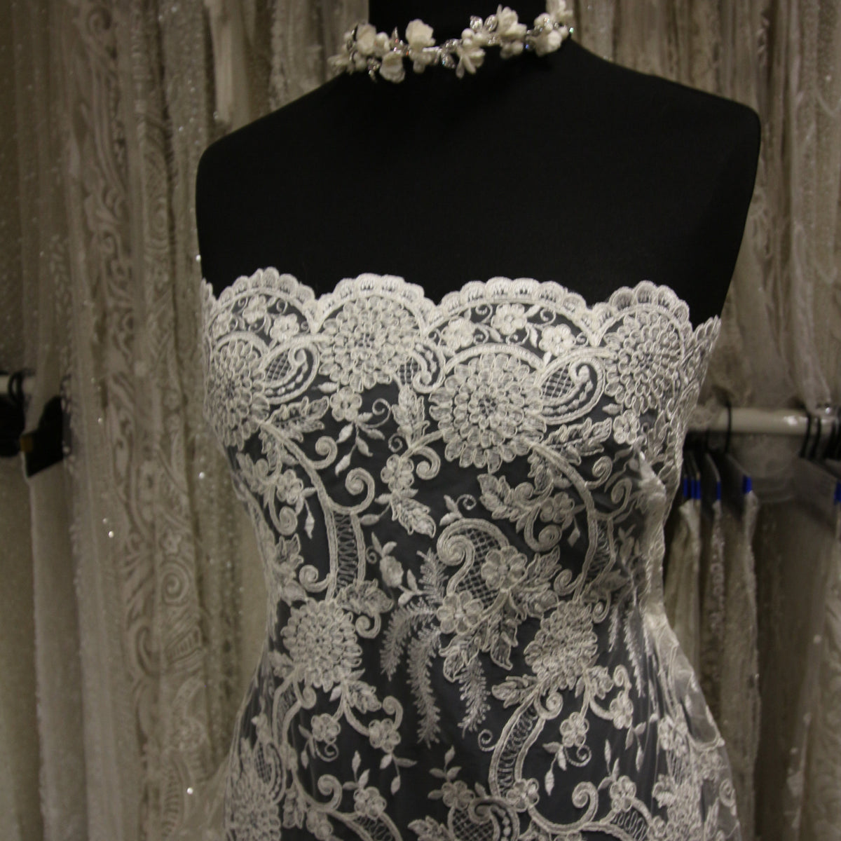 Corded Lace : Designer Wedding Dress - Bridal Fabrics Corded Lace : Designer Wedding Dress - Bridal Fabrics