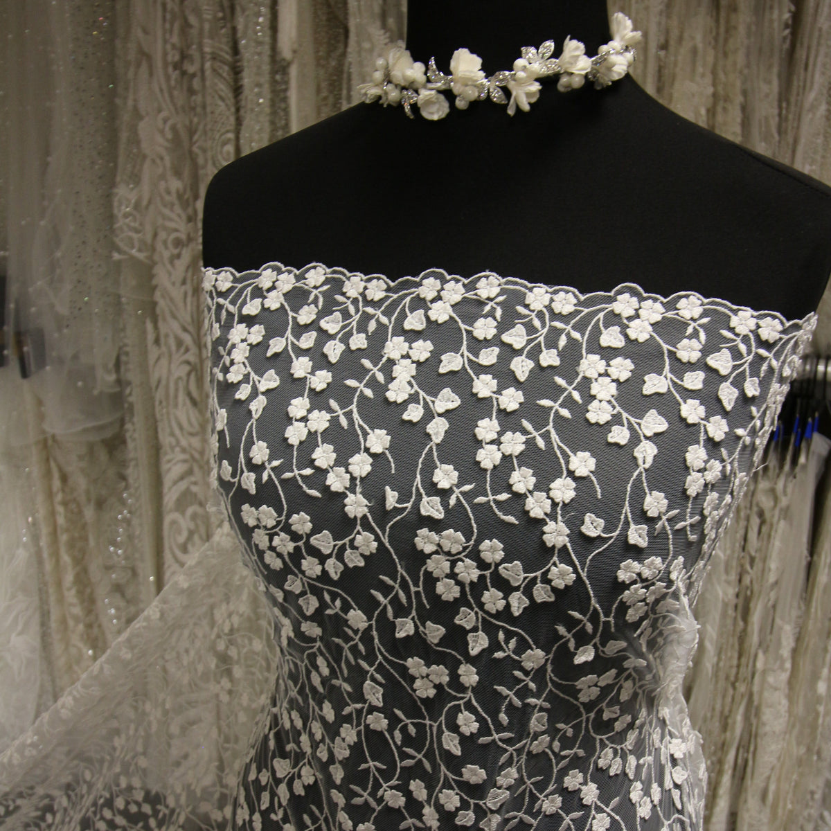 Dainty Bridal Lace - Wedding Dress - Bridal Fabrics Dainty Bridal Lace - Wedding Dress - Bridal Fabrics