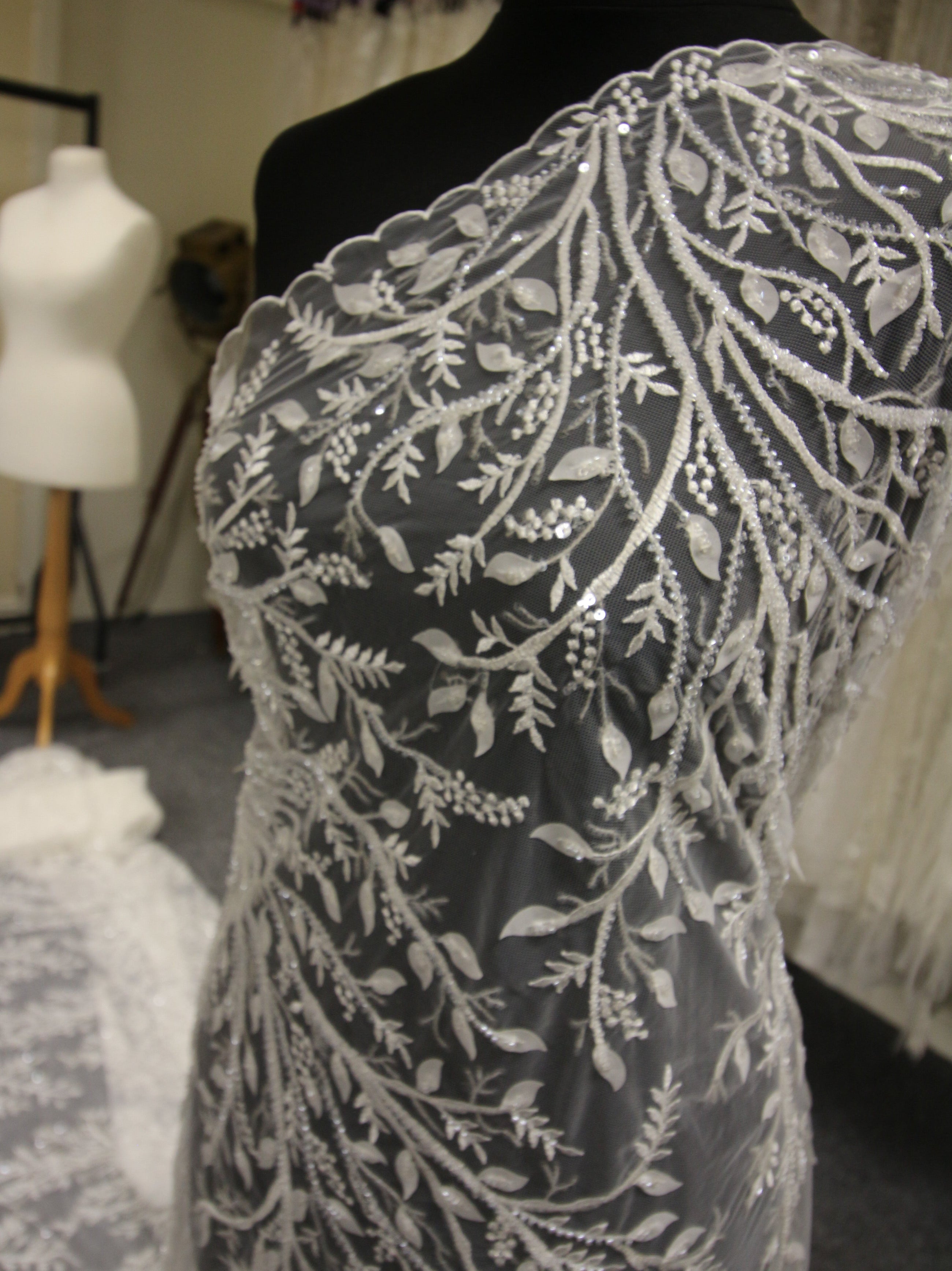 Vintage Charm Lace : Wedding Dress - Bridal Fabrics Vintage Charm Lace : Wedding Dress - Bridal Fabrics
