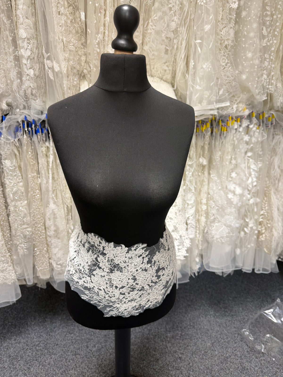 Ivory Corded Lace Trim - Darko