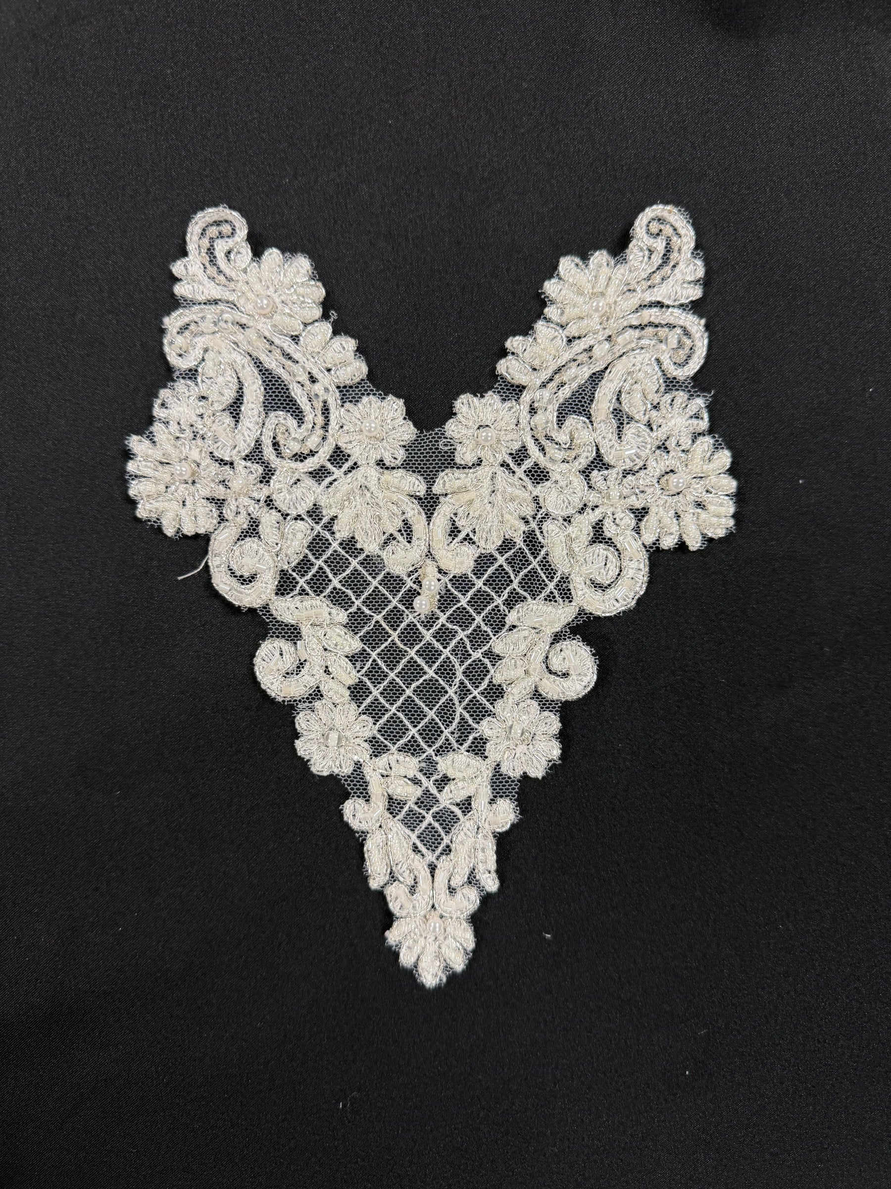 Ivory/Silver Beaded Applique - T902