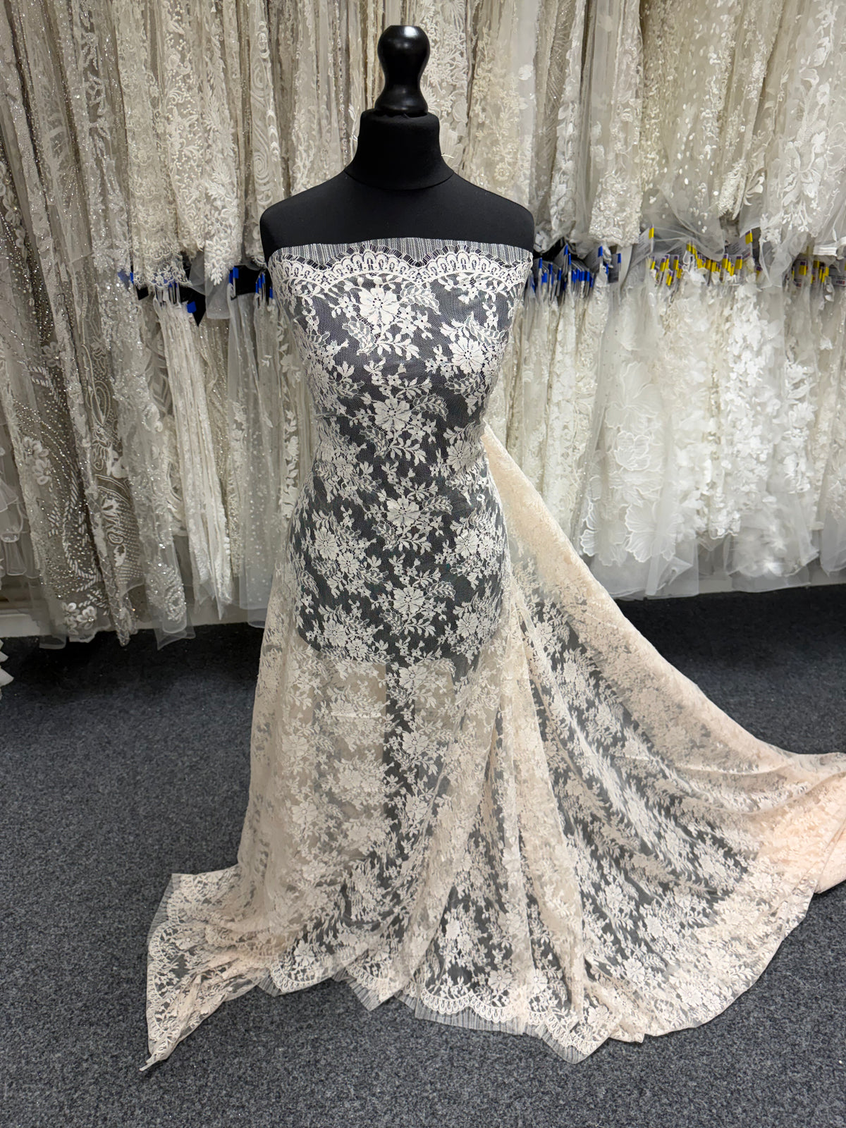 Oyster Pink Chantilly Lace - P294