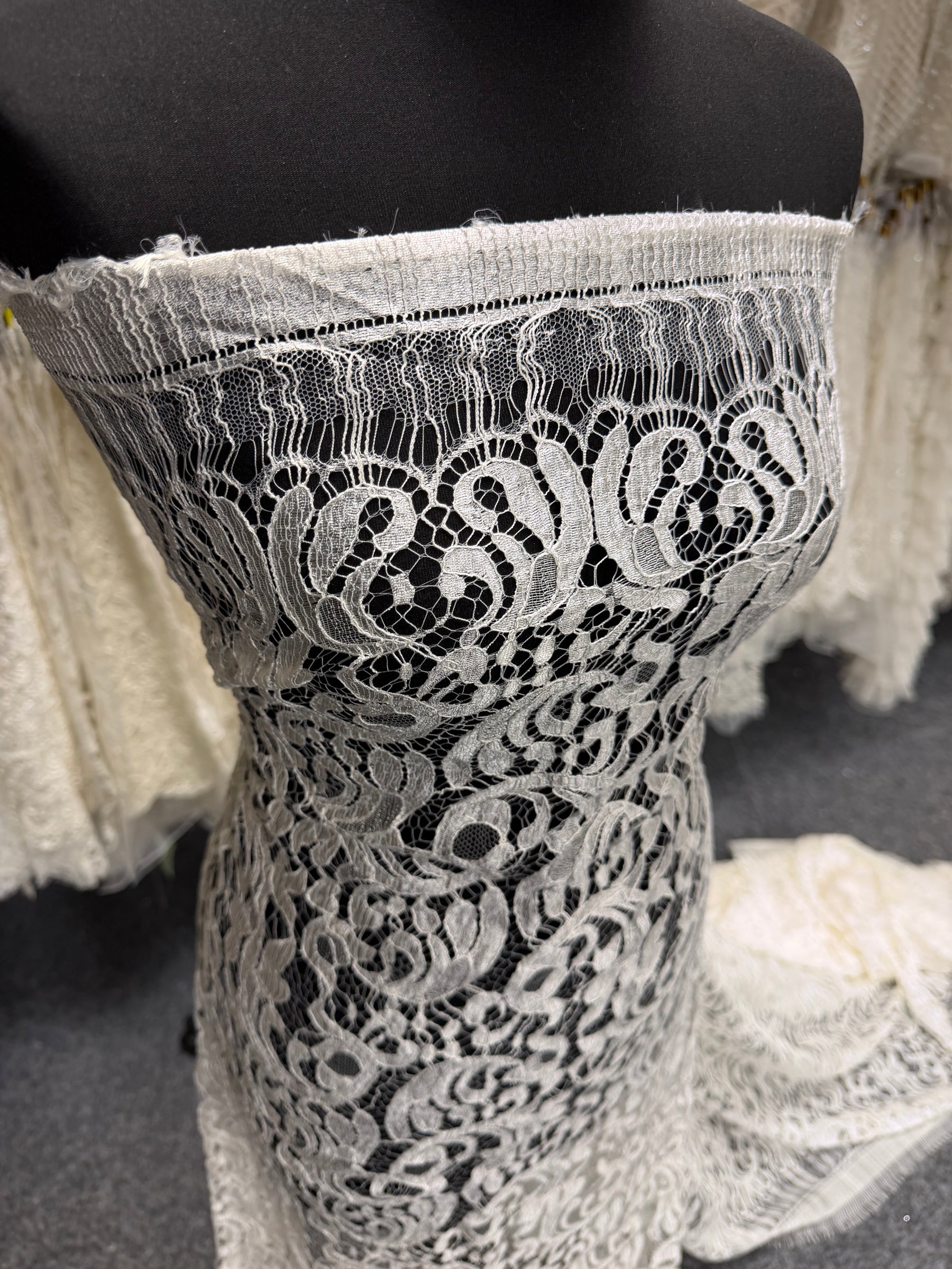 Ivory Italian Lace - P883