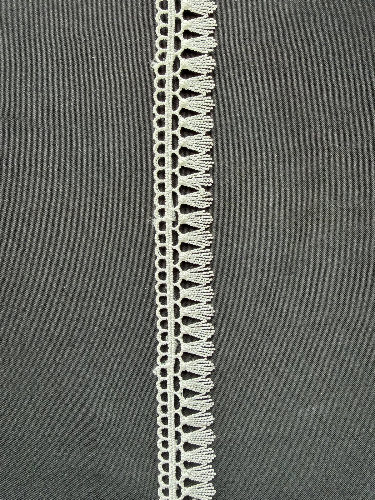 Ivory Lace Trim - EH4004
