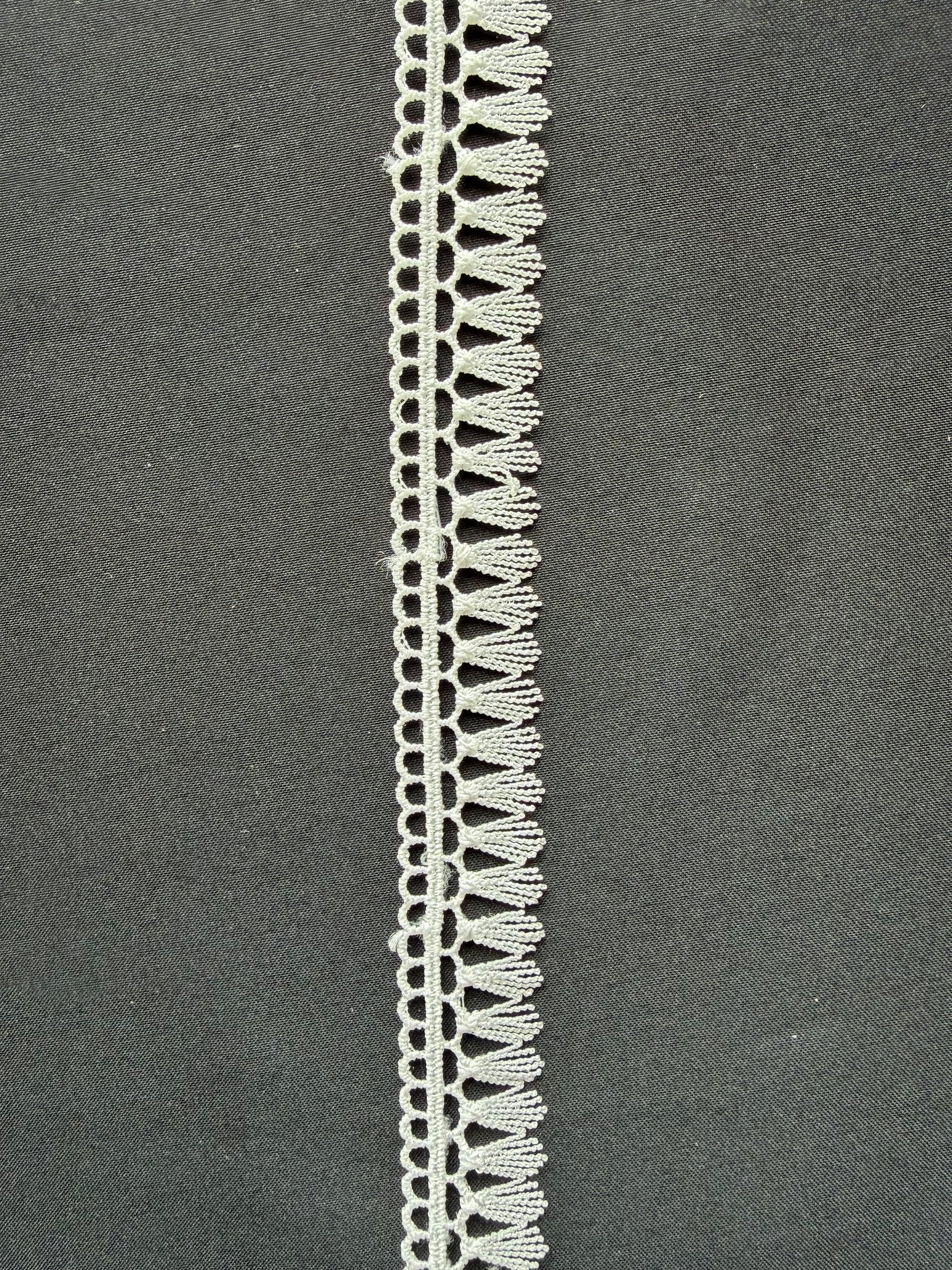 Ivory Lace Trim - EH4004