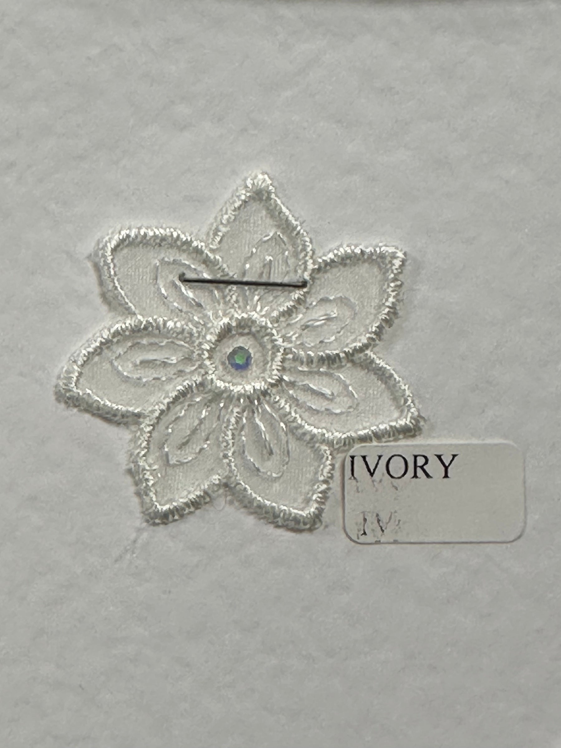 Ivory Daisy Motif with Swarovski - AP 34207 (CF)