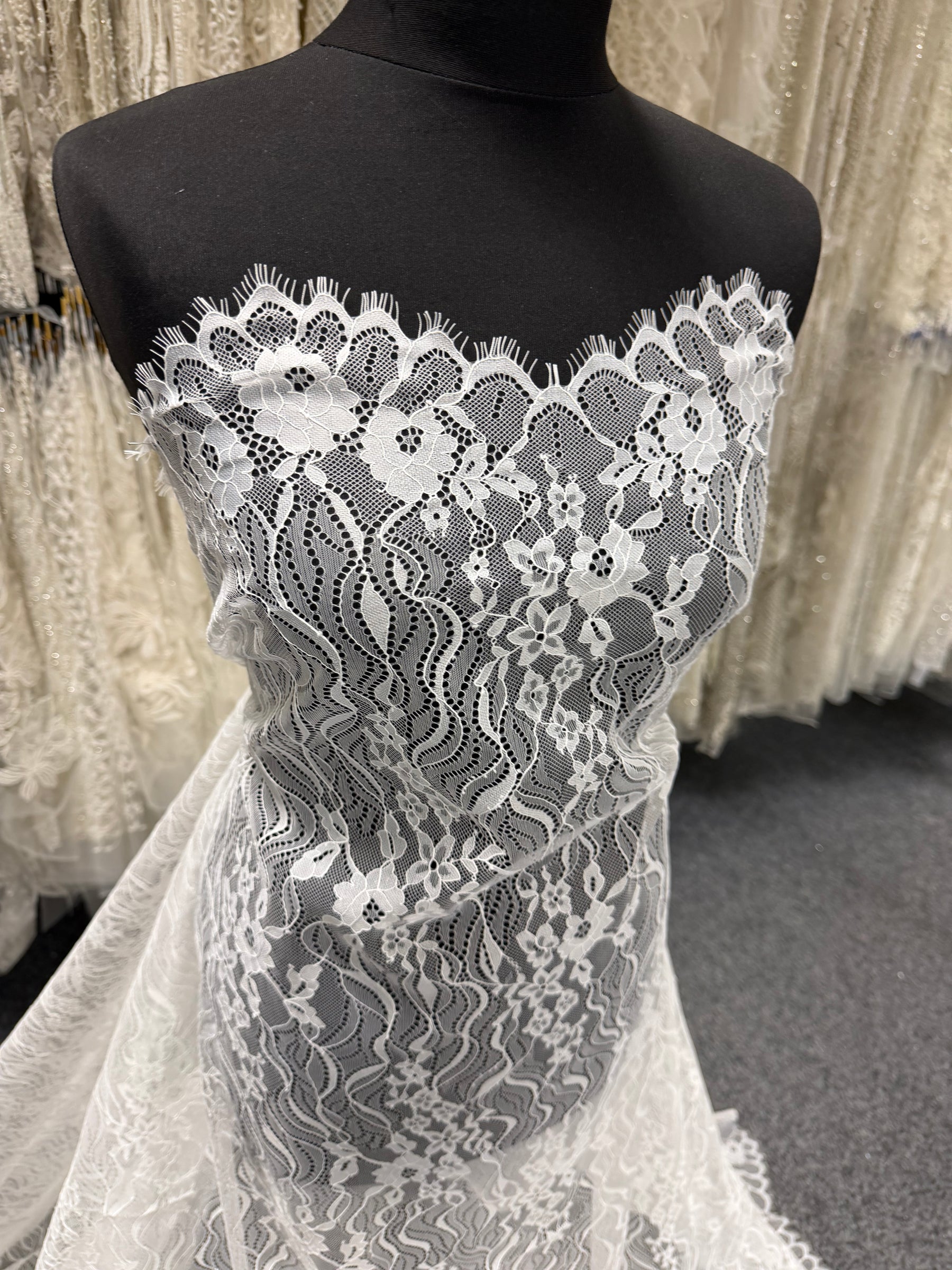 Ivory Lace - LA1009