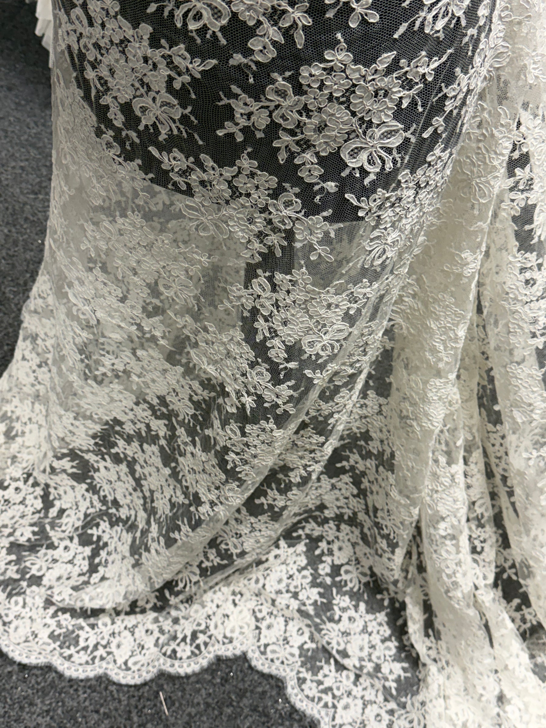 Ivory Corded Chantilly Lace – Zetina