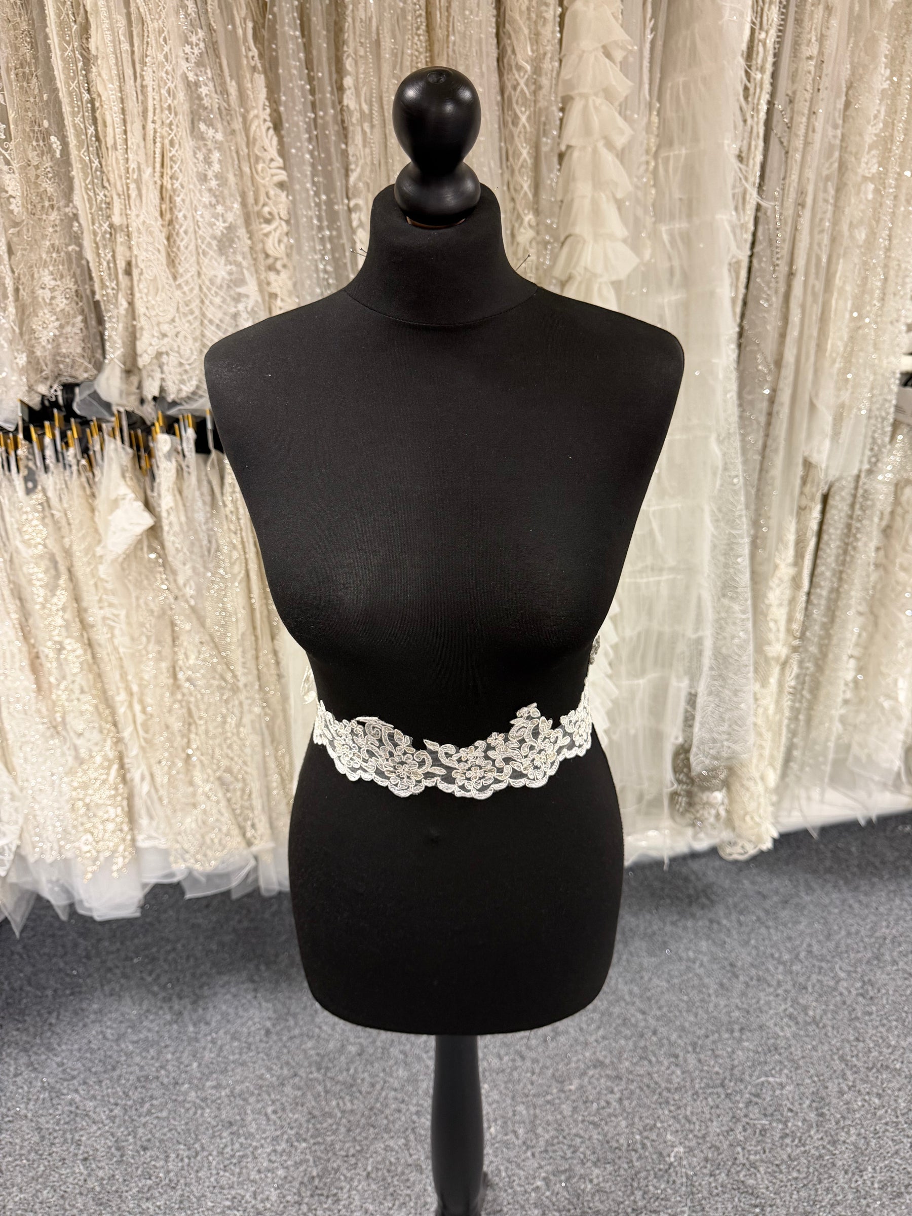 Ivory Corded Lace Trim - T136