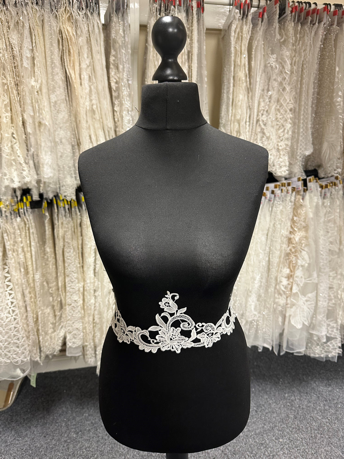 Ivory Guipure Lace Trim - Acute