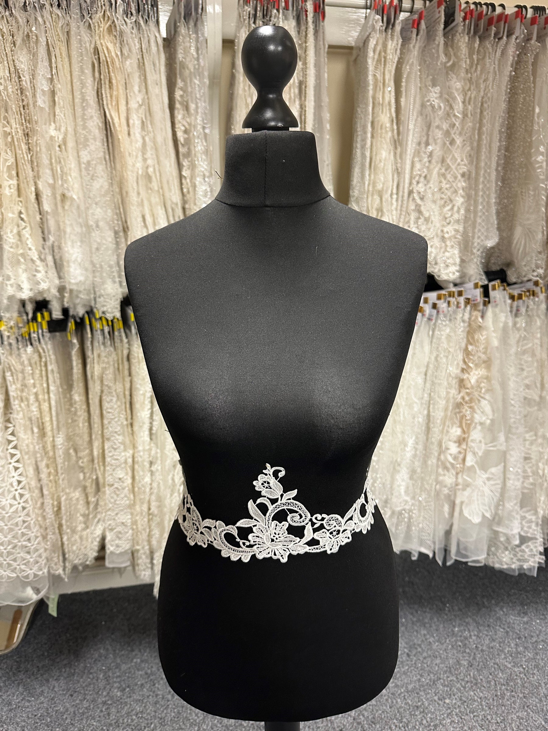 Ivory Guipure Lace Trim - Acute