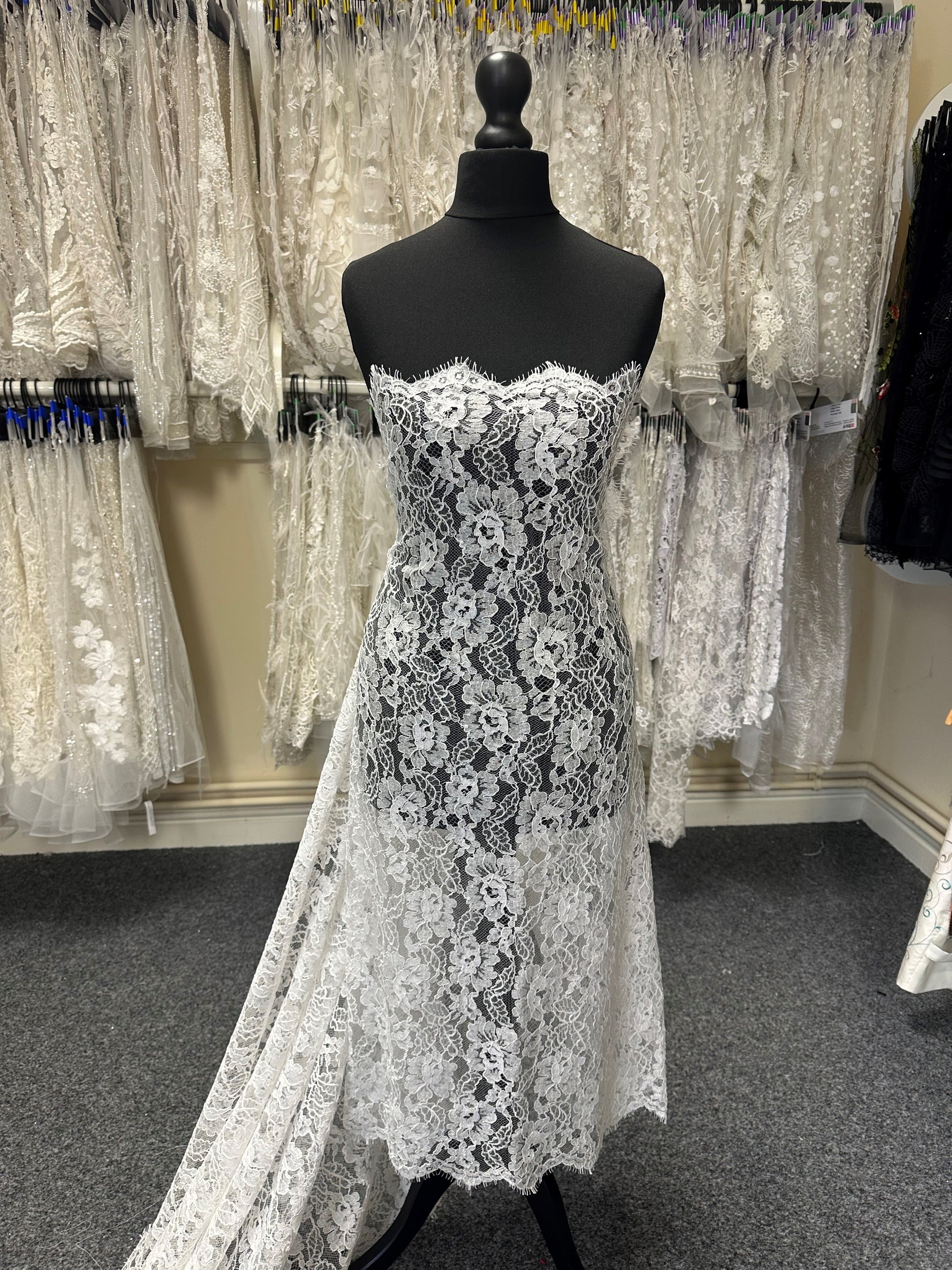 Soft White Chantilly Lace - Amy Soft White Chantilly Lace - Amy