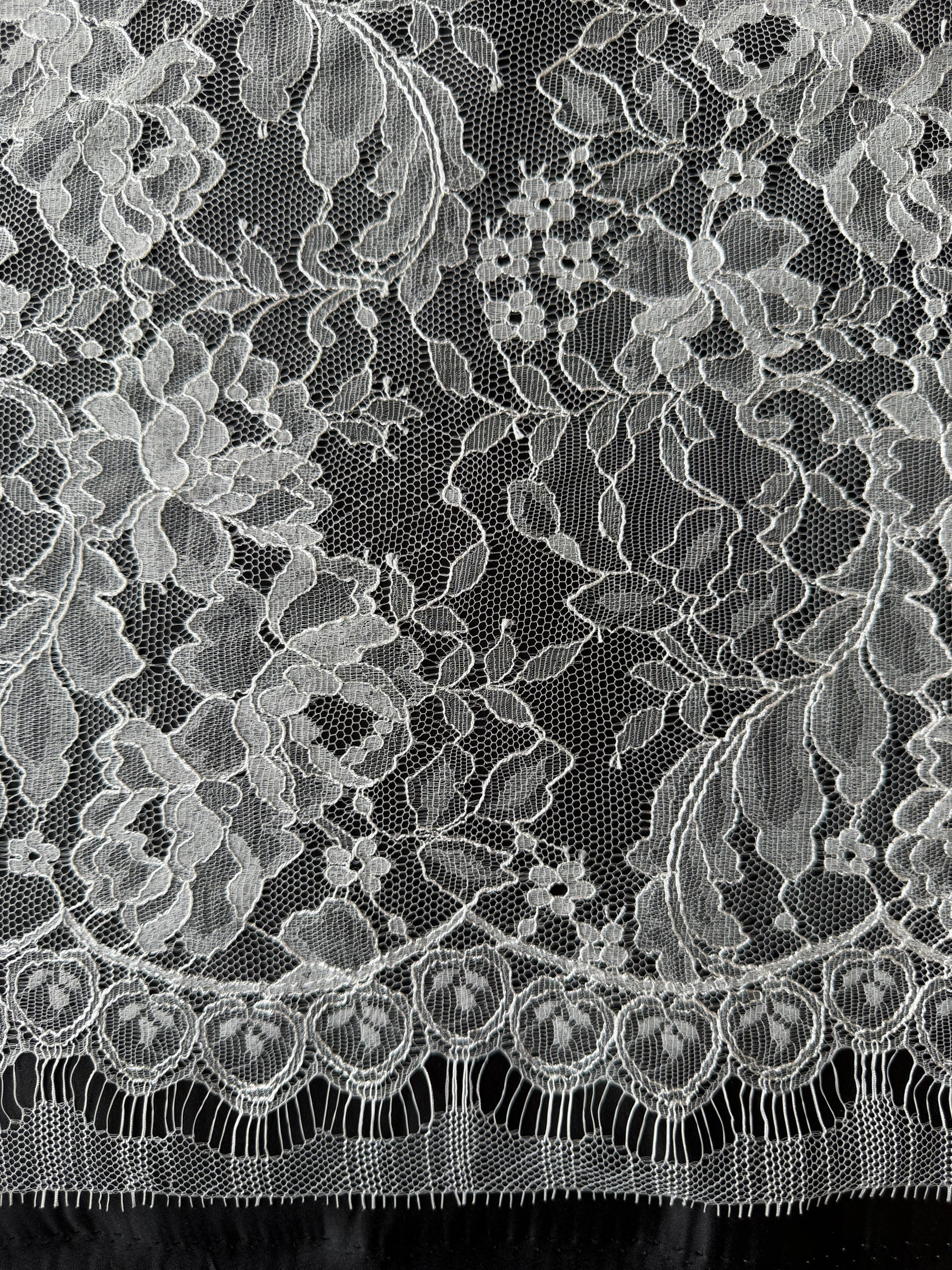 Ivory Lace - LA6001