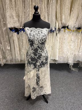 Ivory Chantilly Lace - Banilto