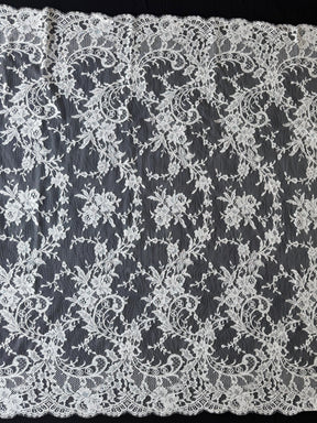 Ivory Chantilly Lace - Banilto