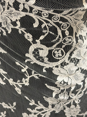 Ivory Chantilly Lace - Banilto