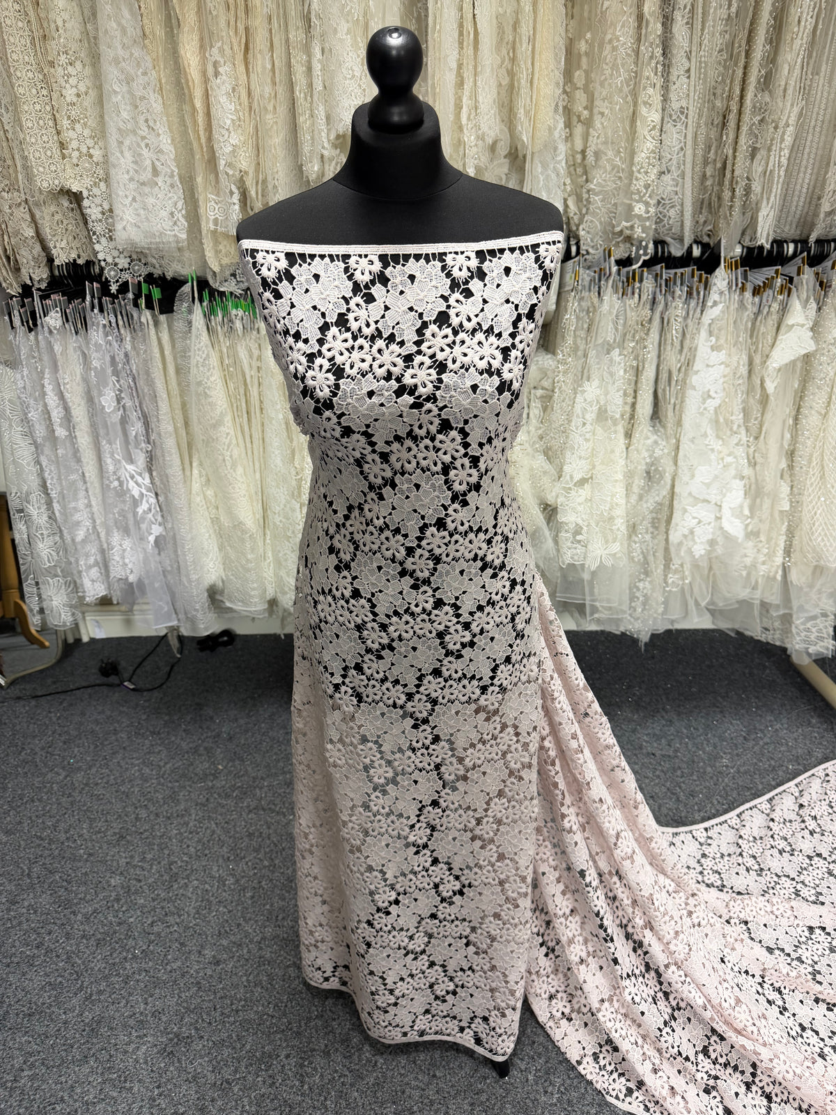 Dusty Rose Guipure Lace - P801
