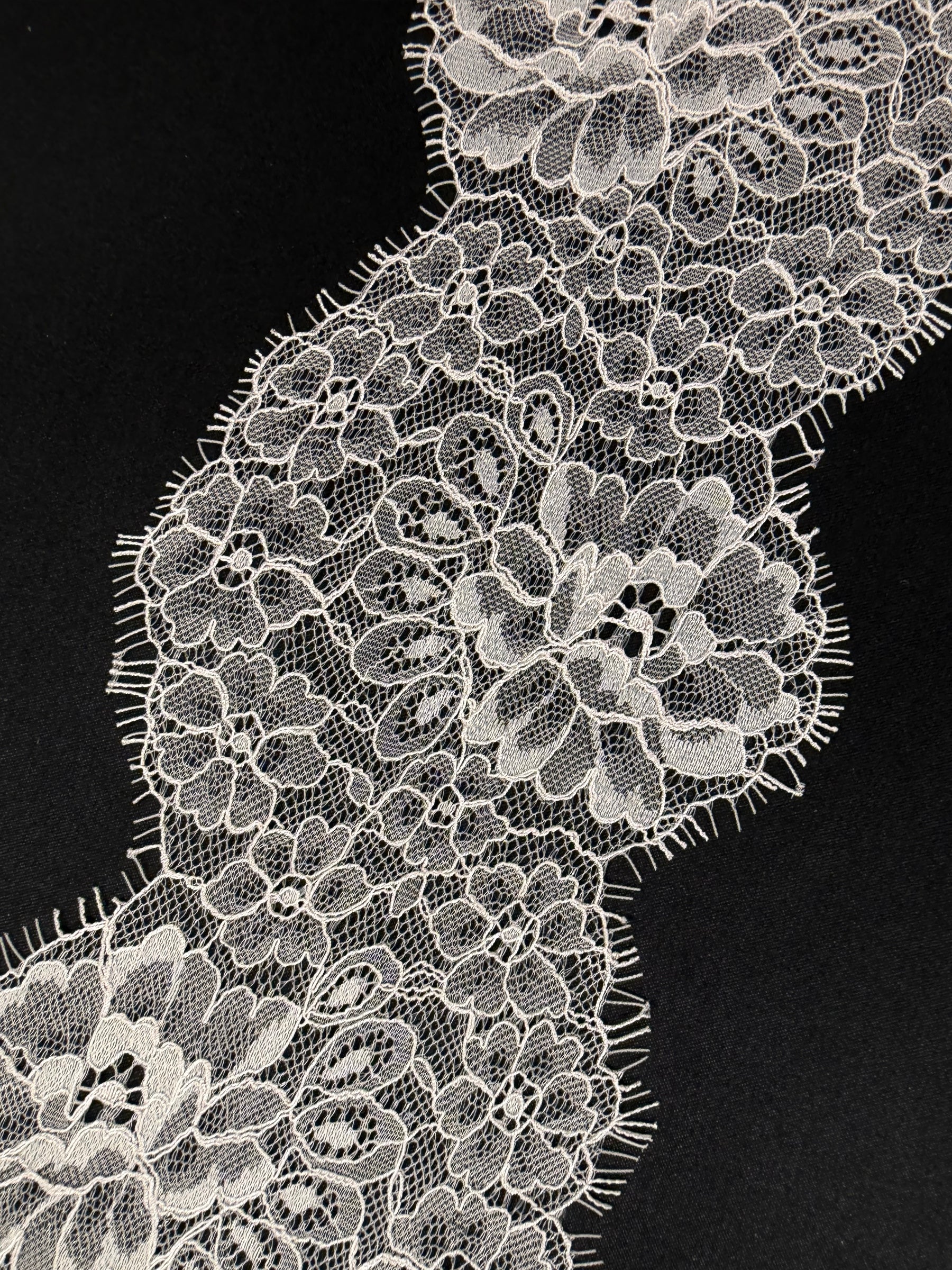 Dusky Rose Raschel Lace Trim - T645