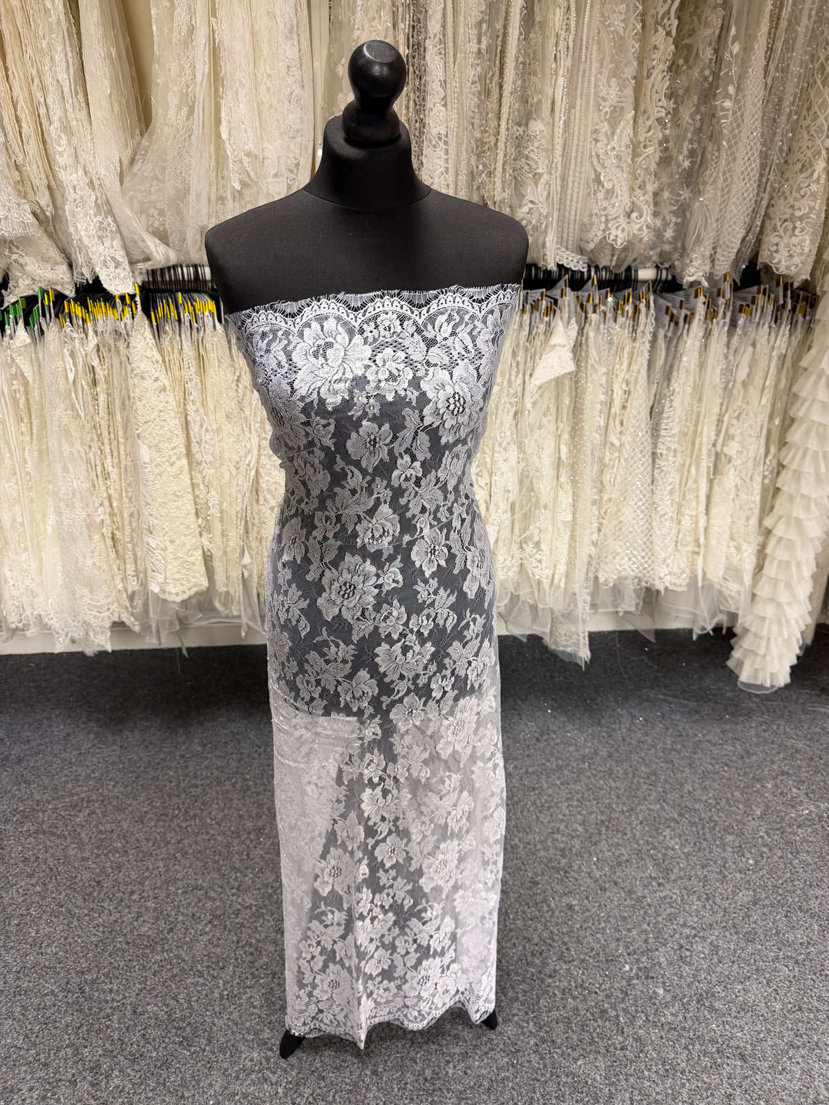 White Lace : Wedding Dress - Bridal Fabrics White Lace : Wedding Dress - Bridal Fabrics
