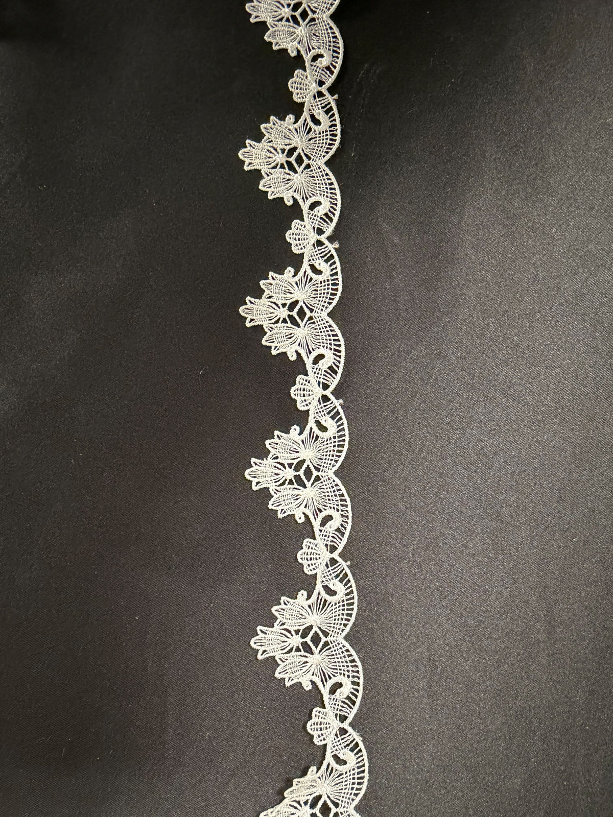 Ivory Lace Trim - EF4022