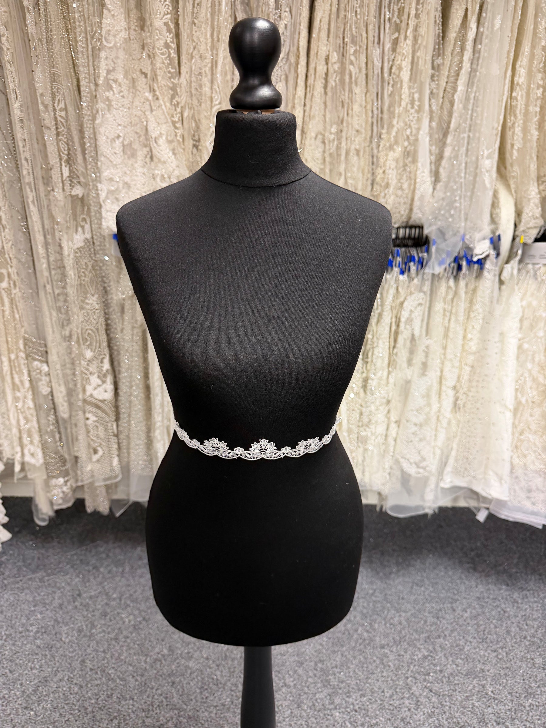 Ivory Lace Trim - EF4022