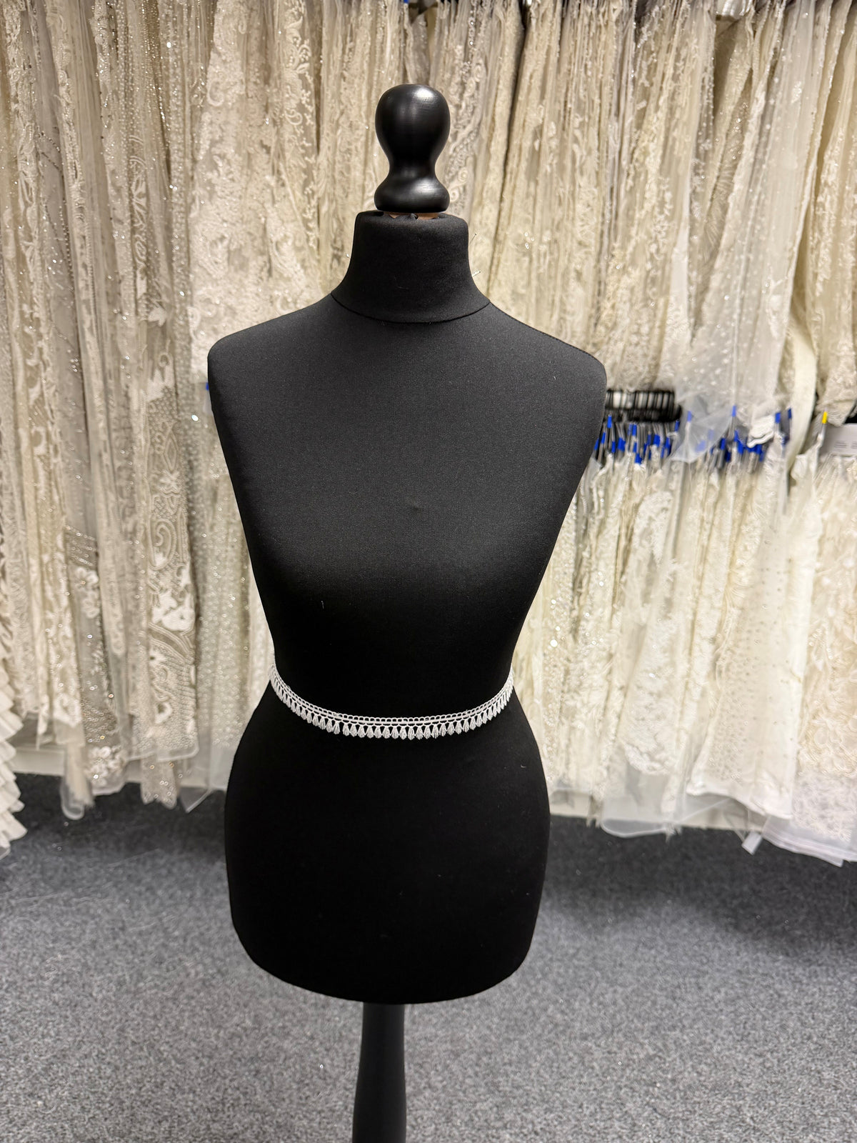 Ivory Lace Trim - EH4004