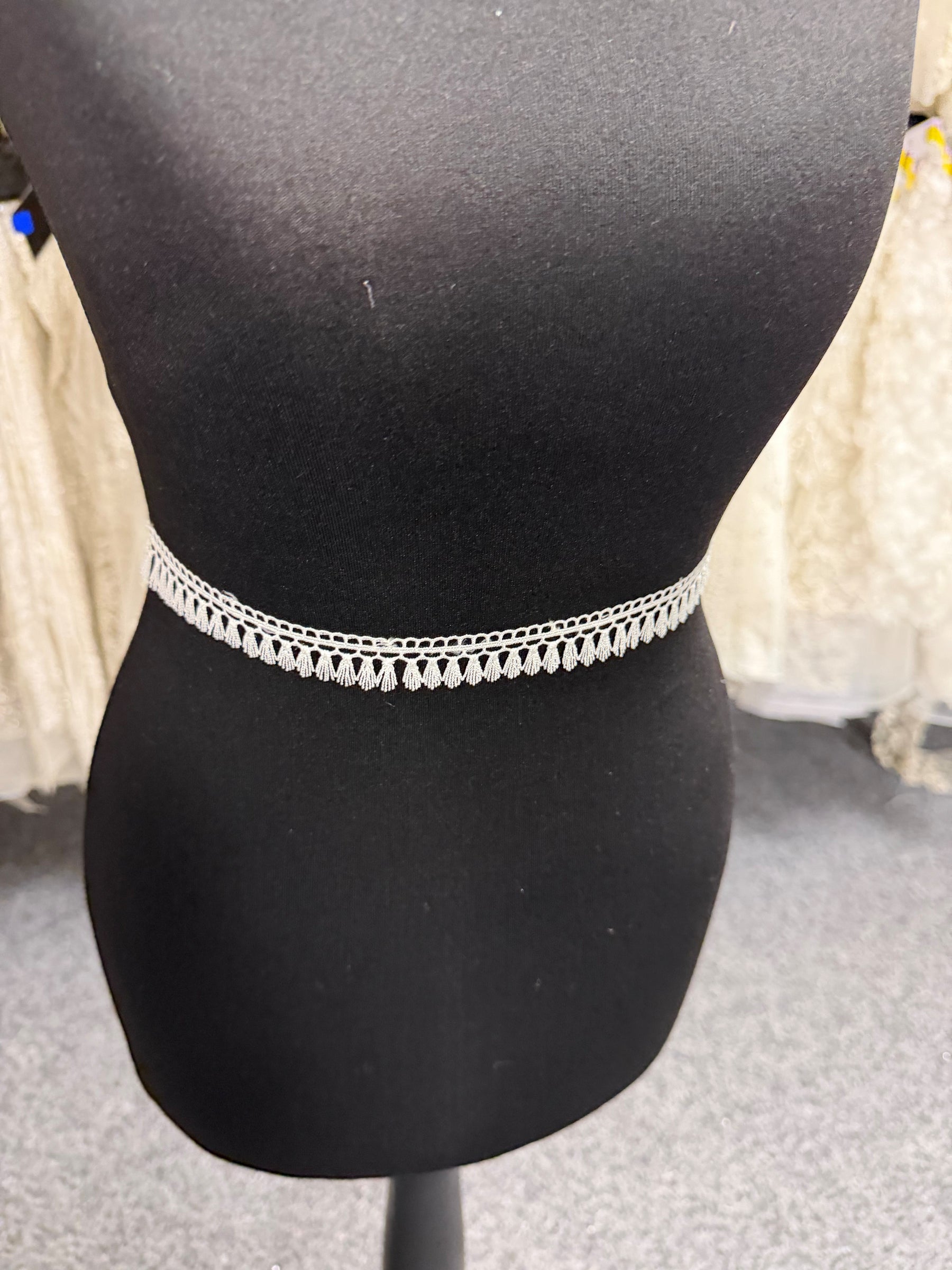 Ivory Lace Trim - EH4004