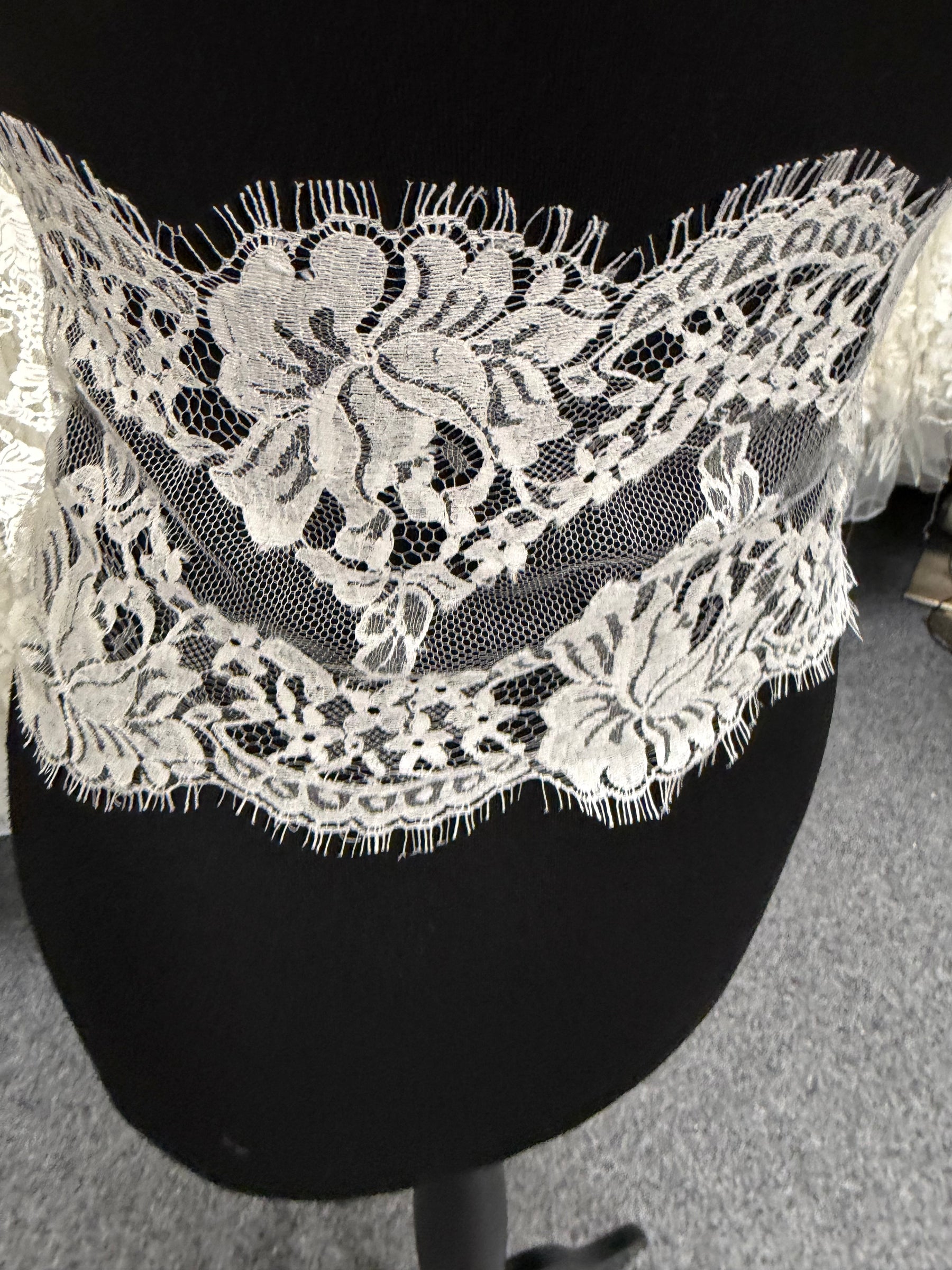 Ivory Chantilly Lace Trim - Merlina