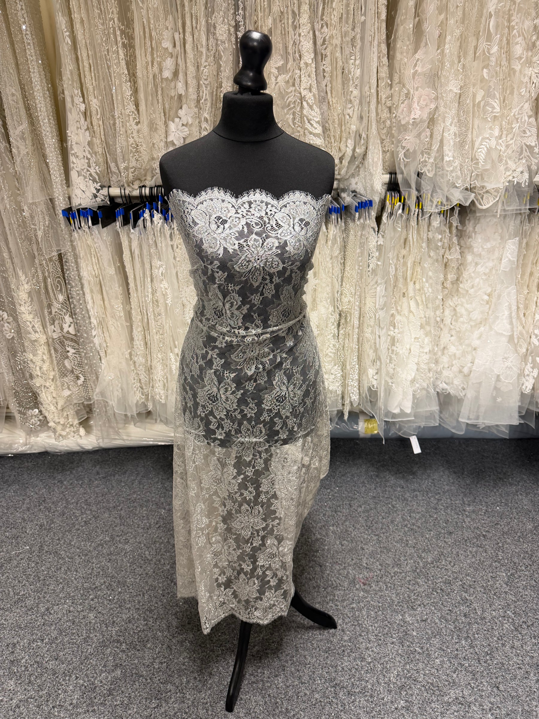 Silver Chantilly Lace - P183
