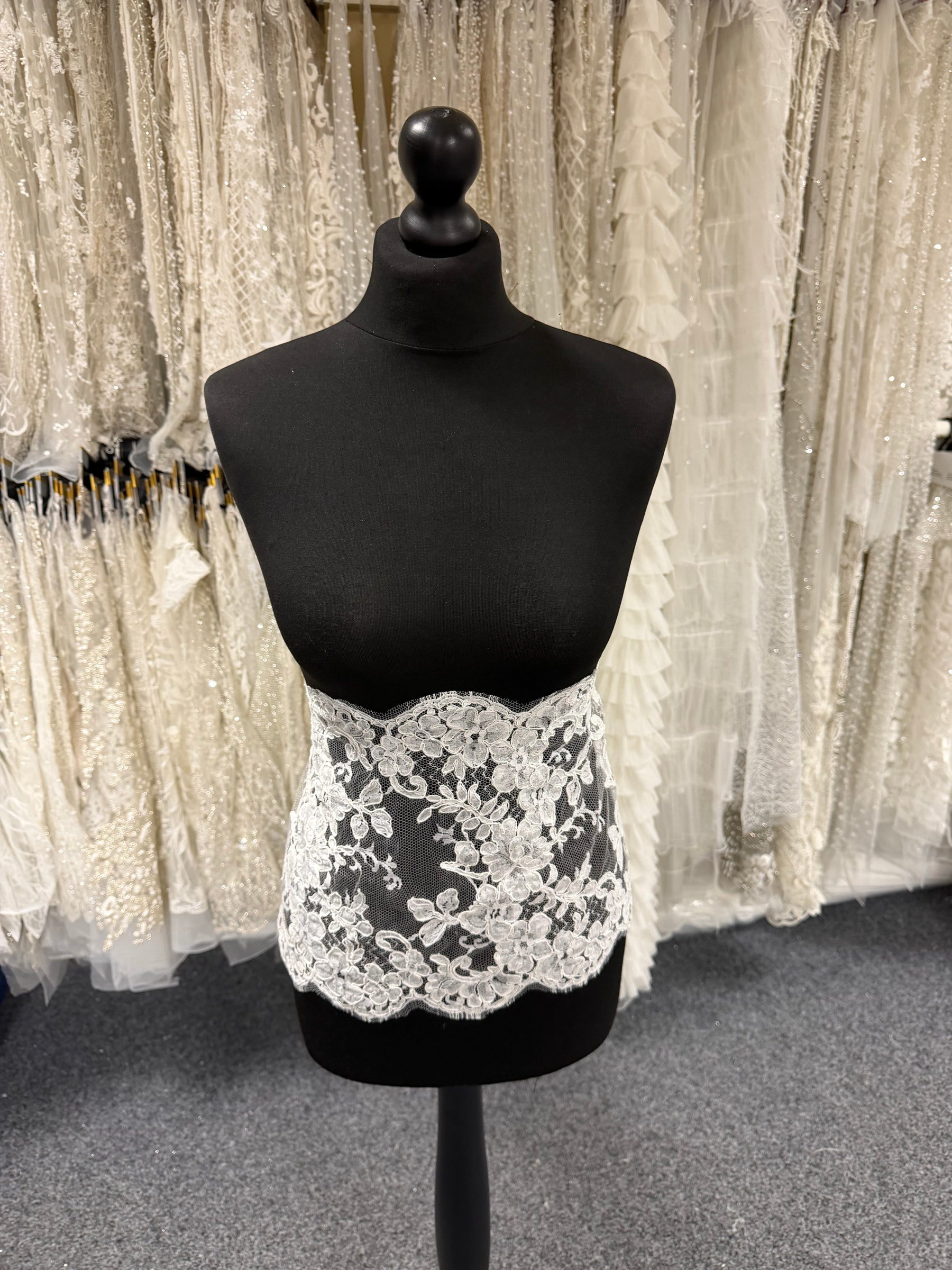 Ivory Corded Chantilly Lace Trim - Rio
