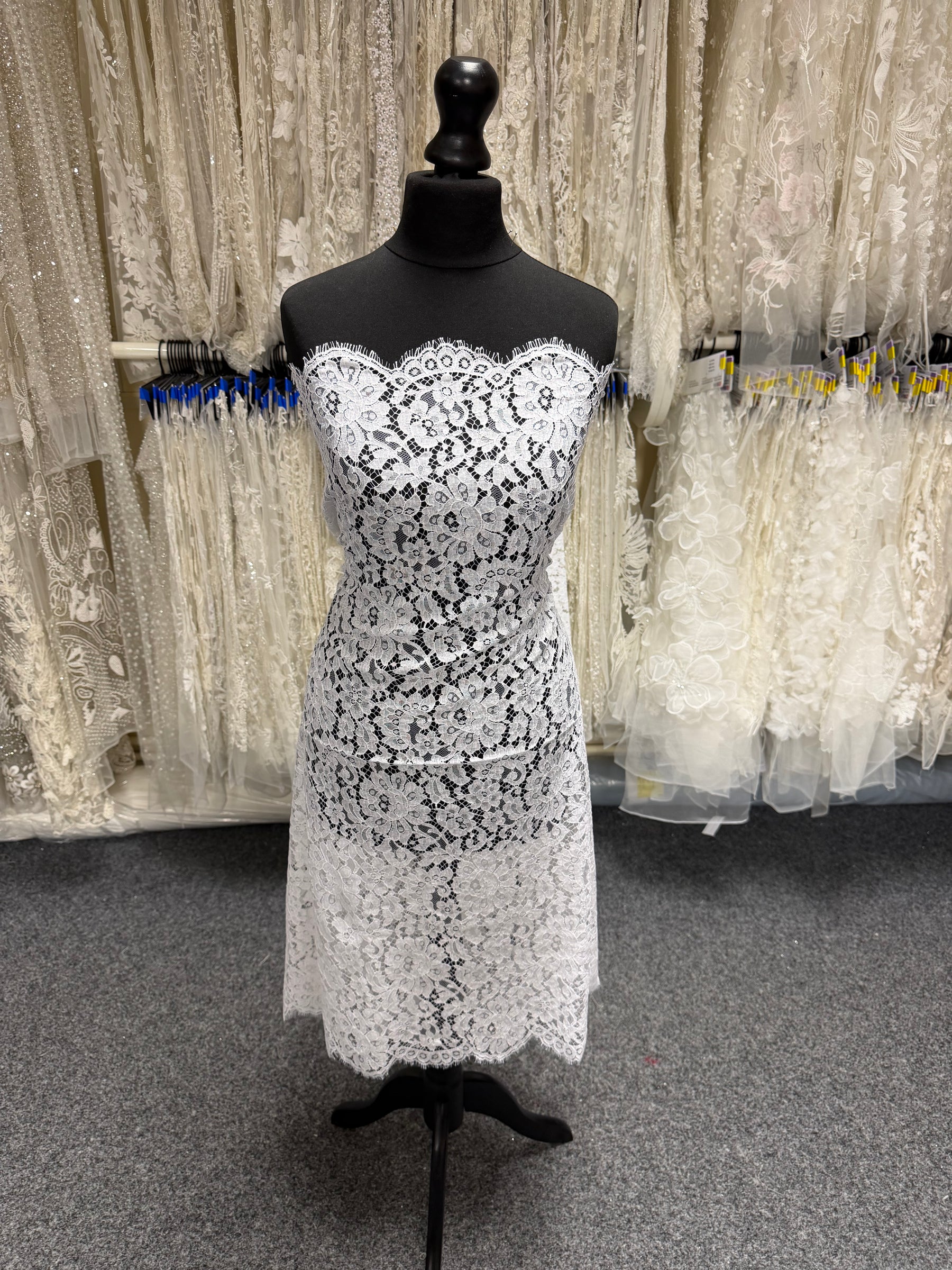 White Chantilly Lace - LA4001
