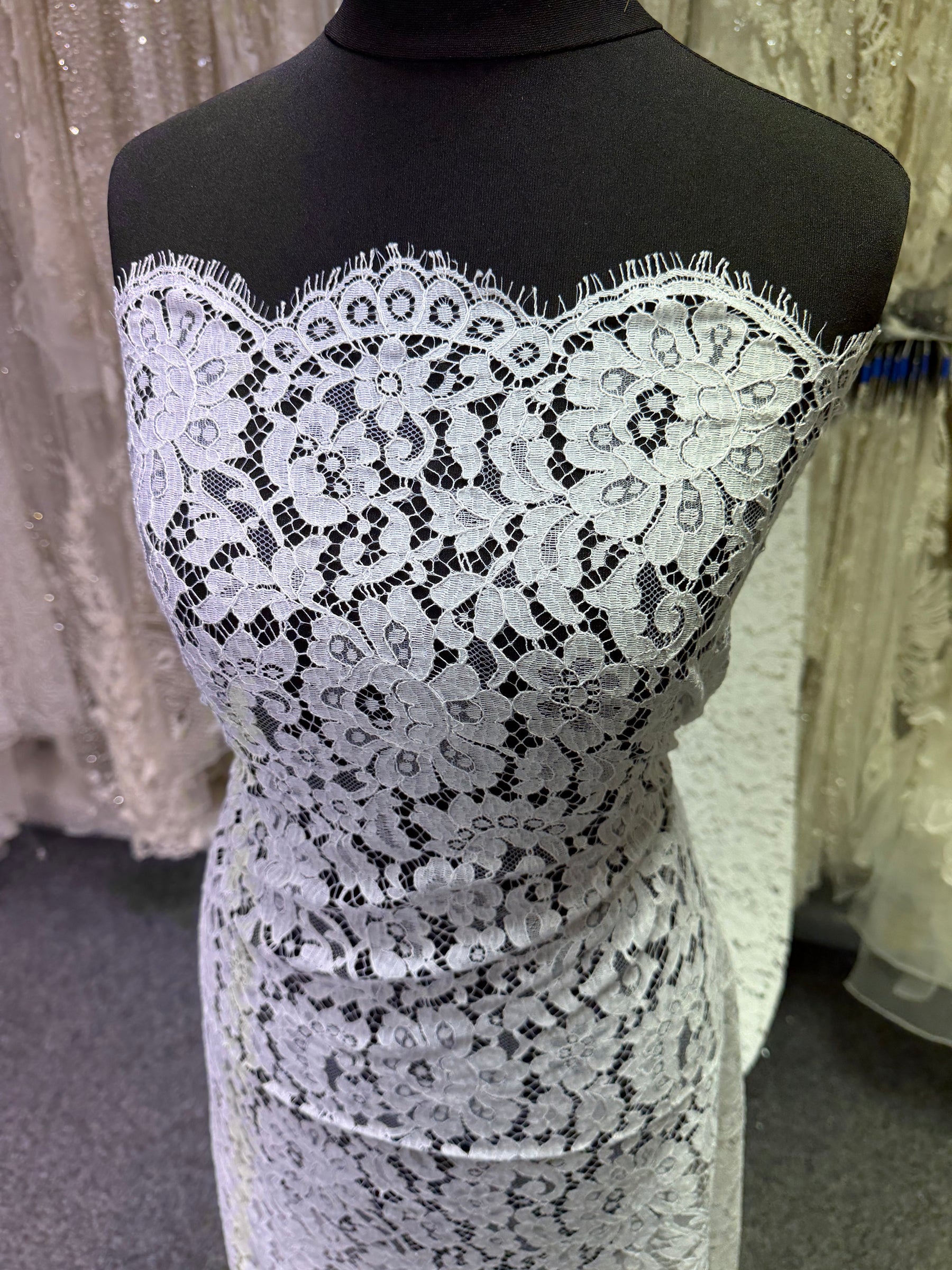 White Chantilly Lace - LA4001