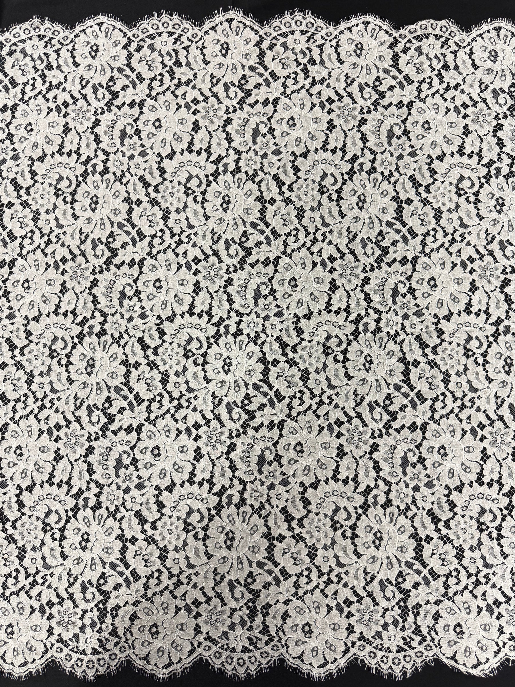 Ivory Chantilly Lace - LA4001