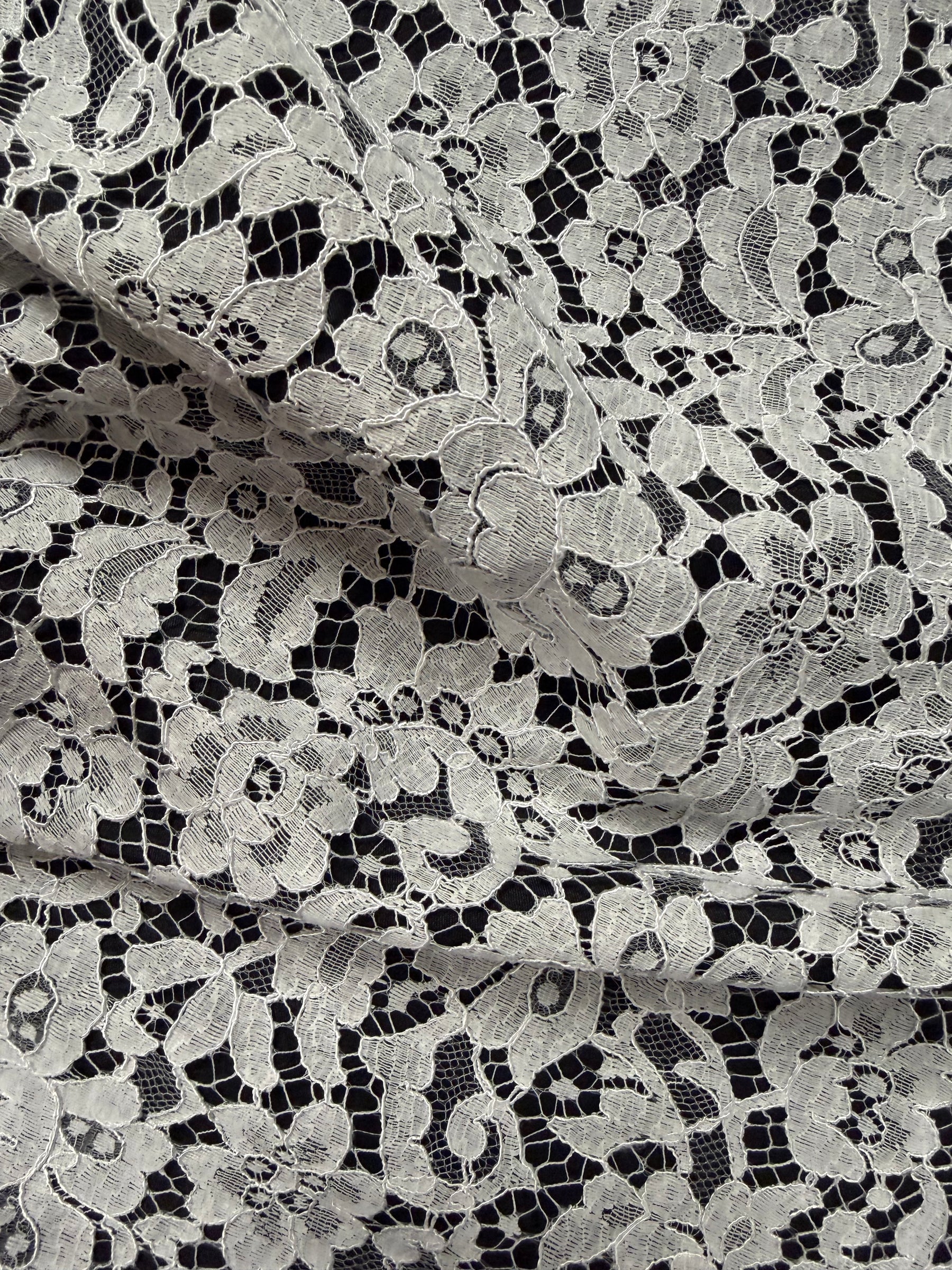 Ivory Chantilly Lace - LA4001