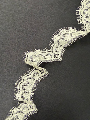 Ivory Chantilly Lace Trim - EE4007
