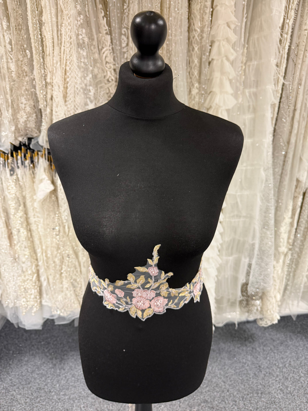 Pink and Gold Lace Trim - T804