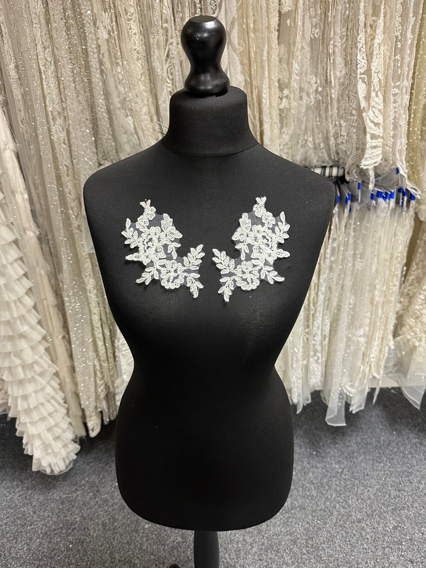 Ivory Beaded Lace Appliques - AP 265 (CF)