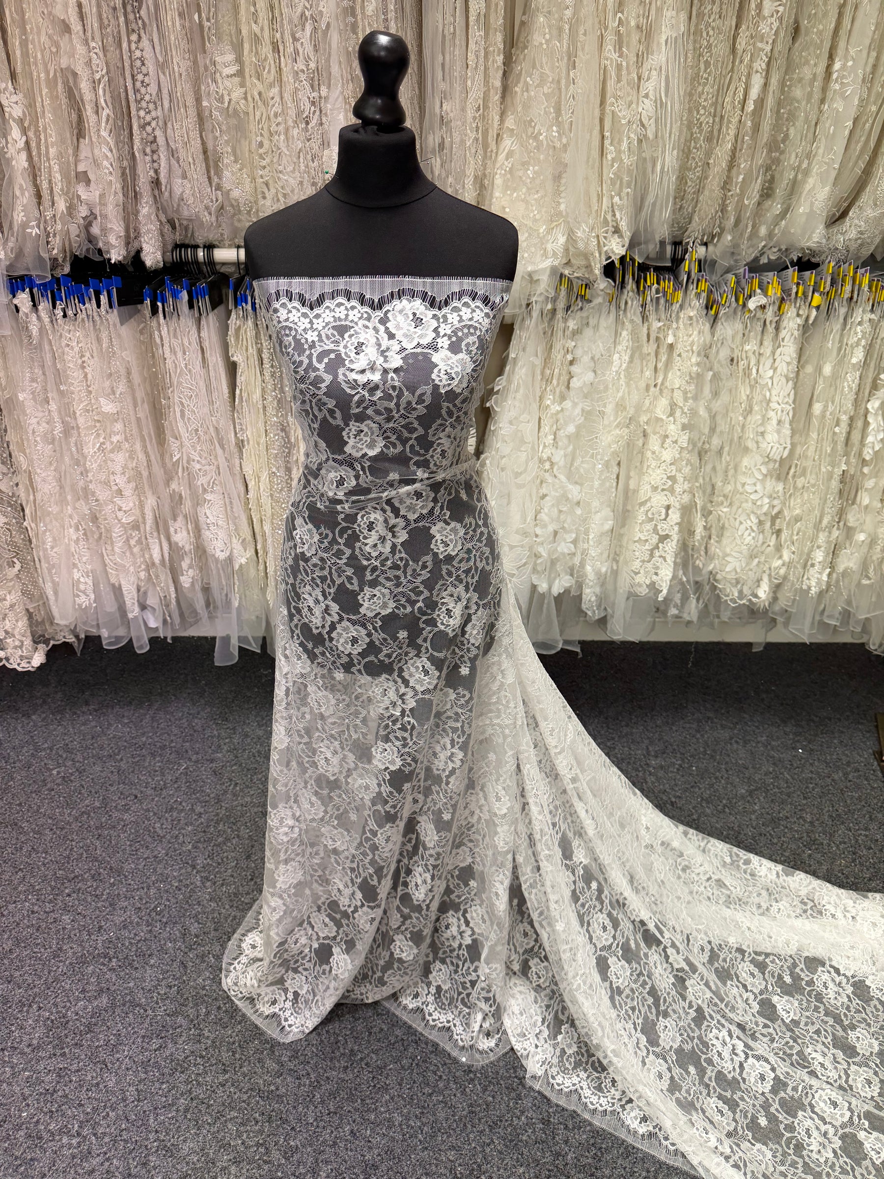 Ivory Leavers Lace - P728