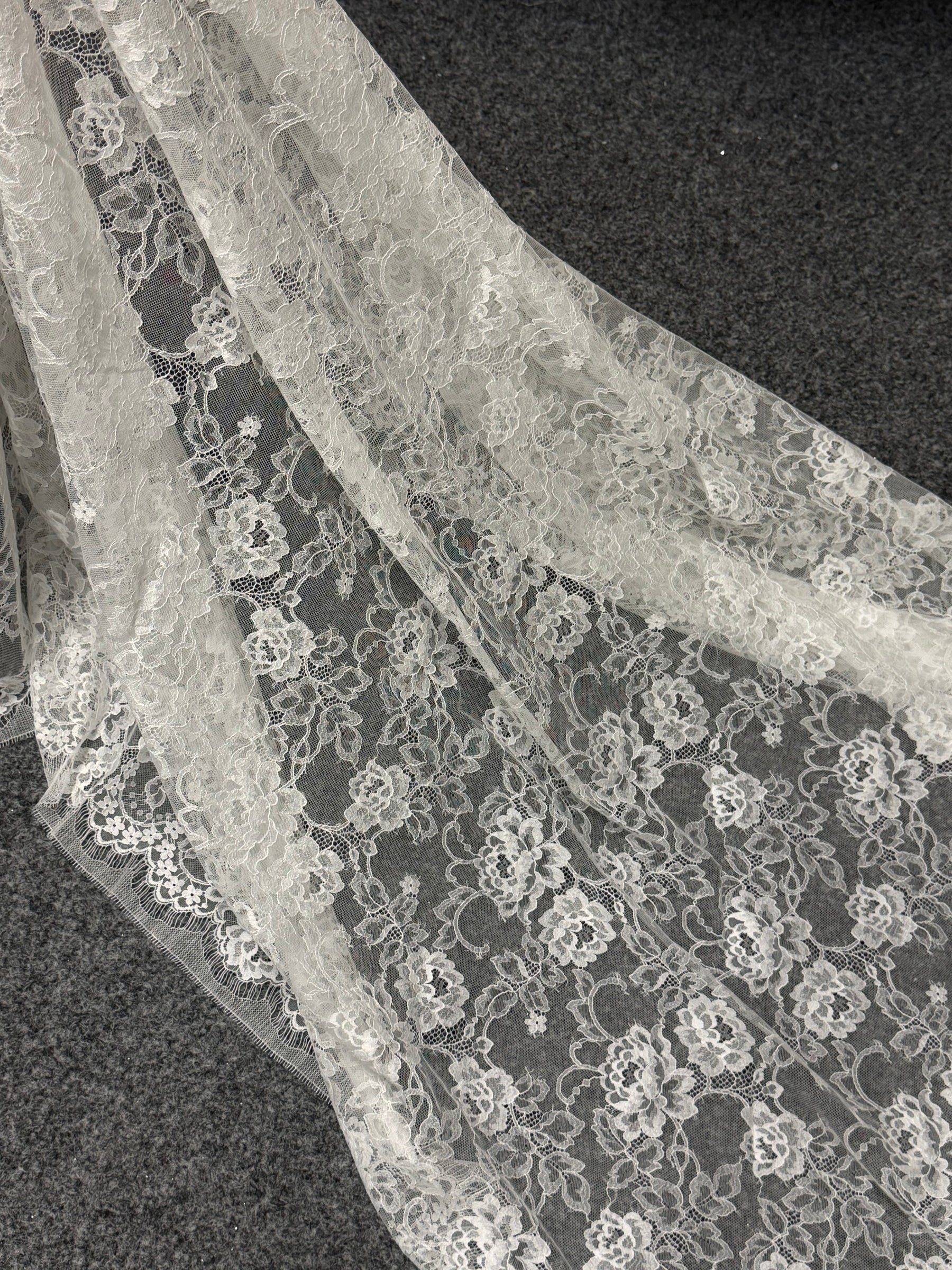 Ivory Leavers Lace - P728