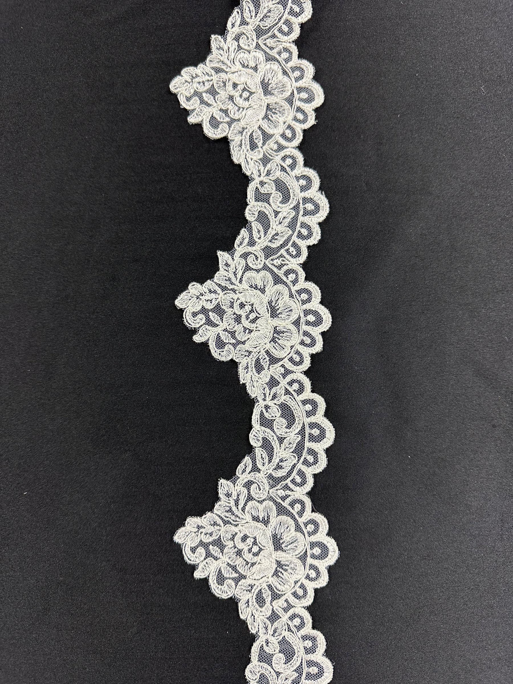 Ivory Corded Lace Trim - T137