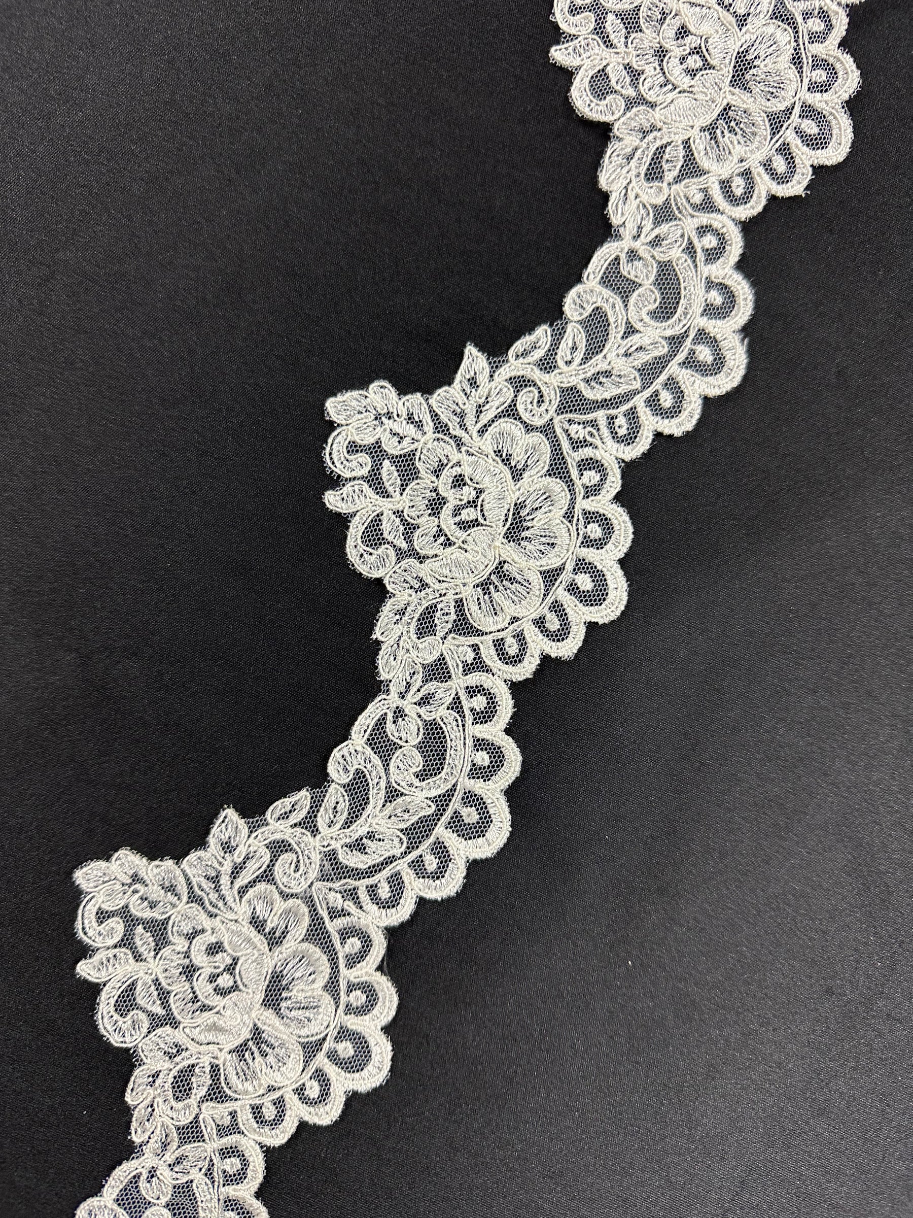 Ivory Corded Lace Trim - T137