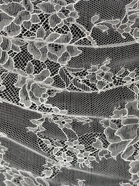 Ivory Chantilly Lace - P725