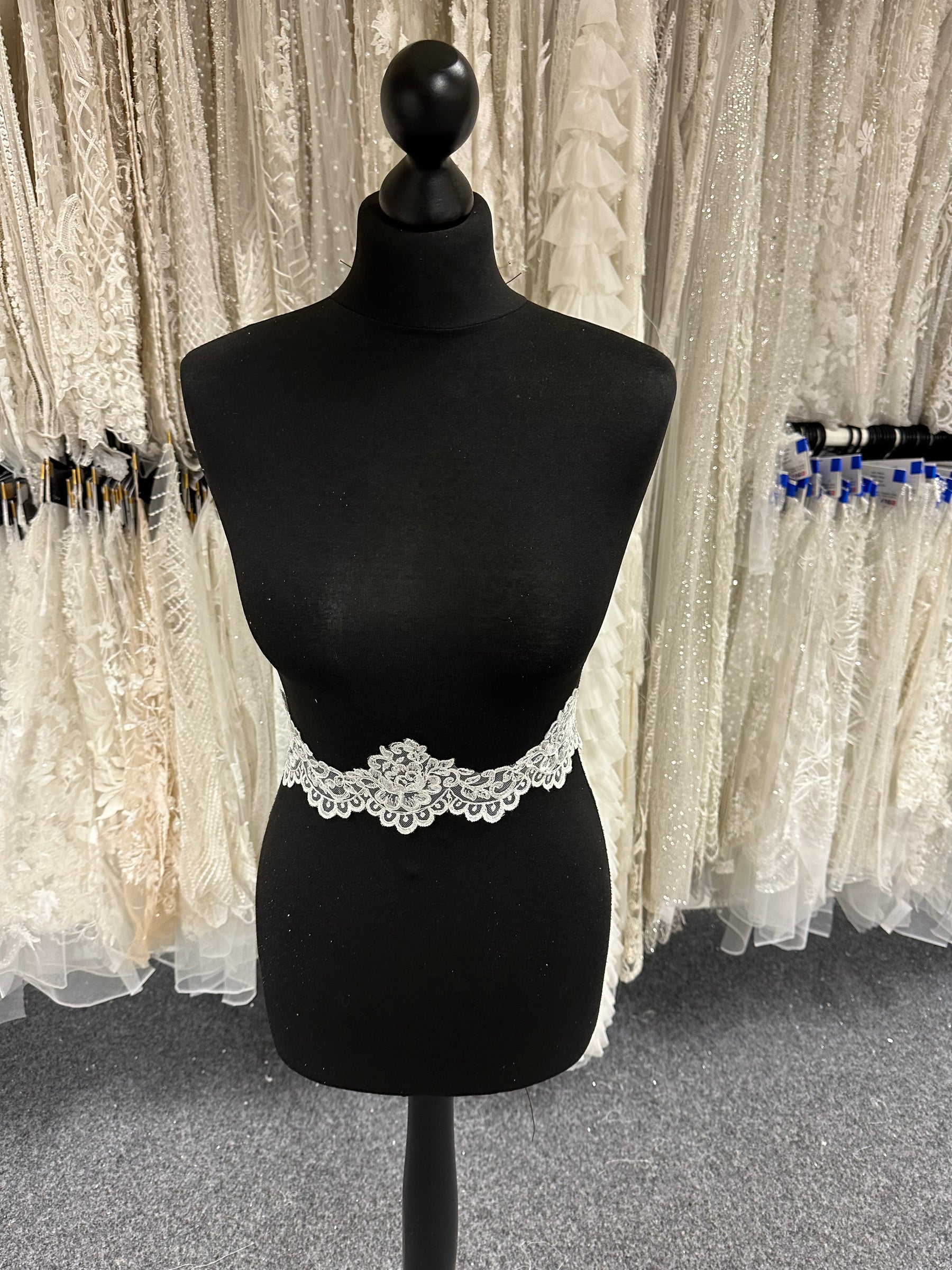 Ivory Corded Lace Trim - T137