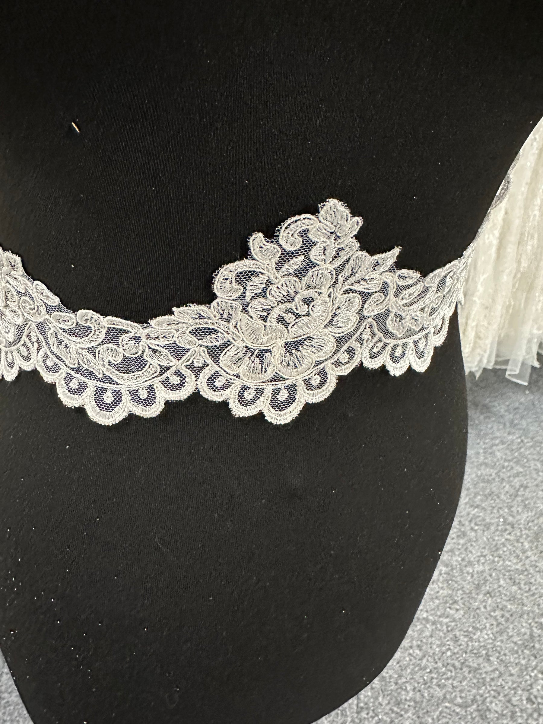 Ivory Corded Lace Trim - T137