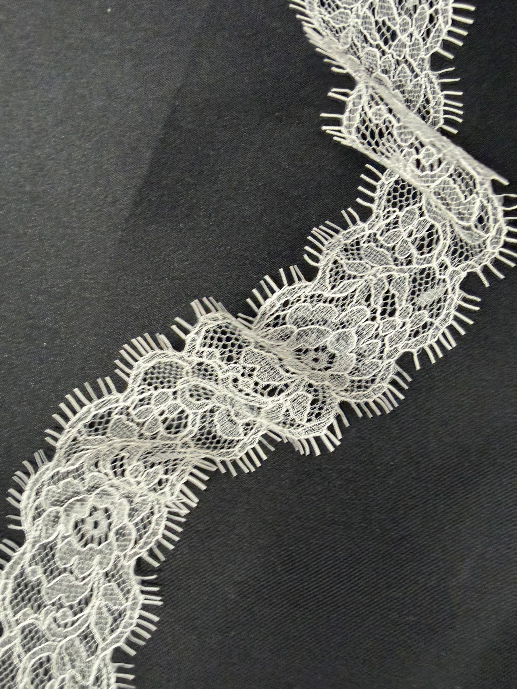 Ivory Lace Edging - T474