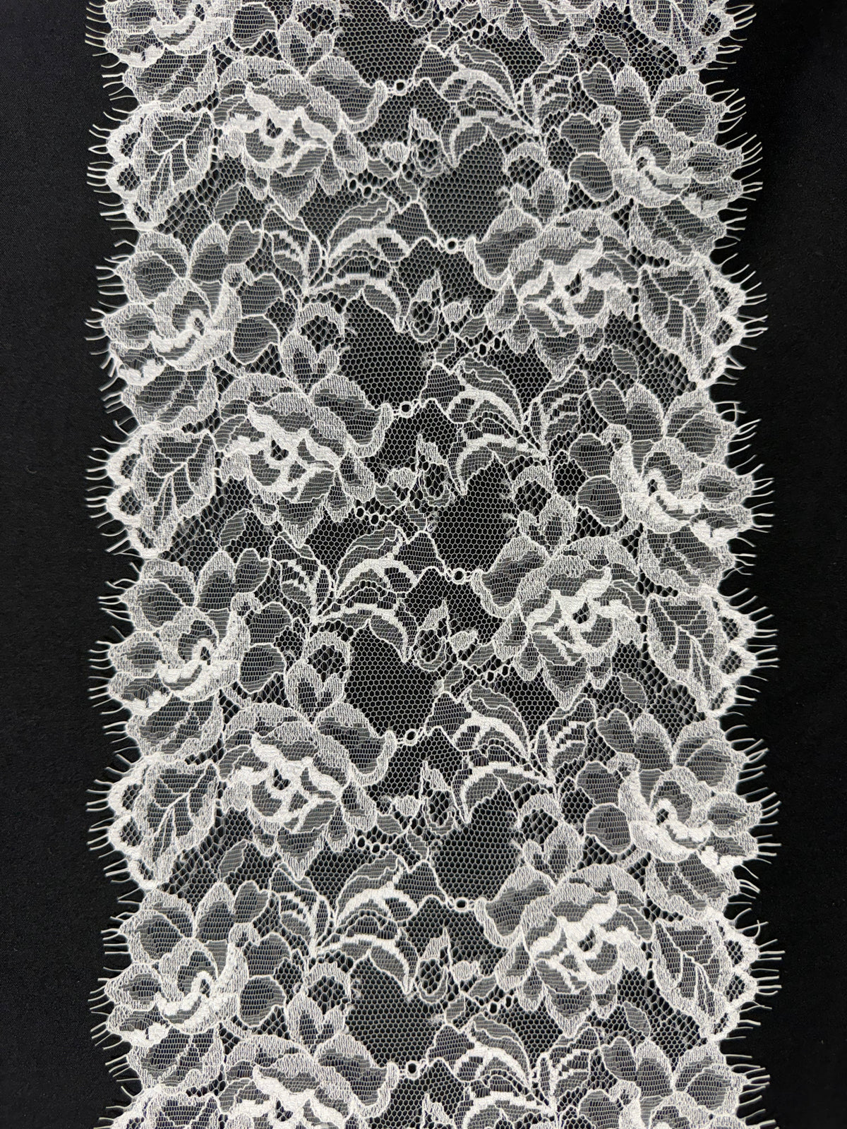 Ivory Lace Edging - T380