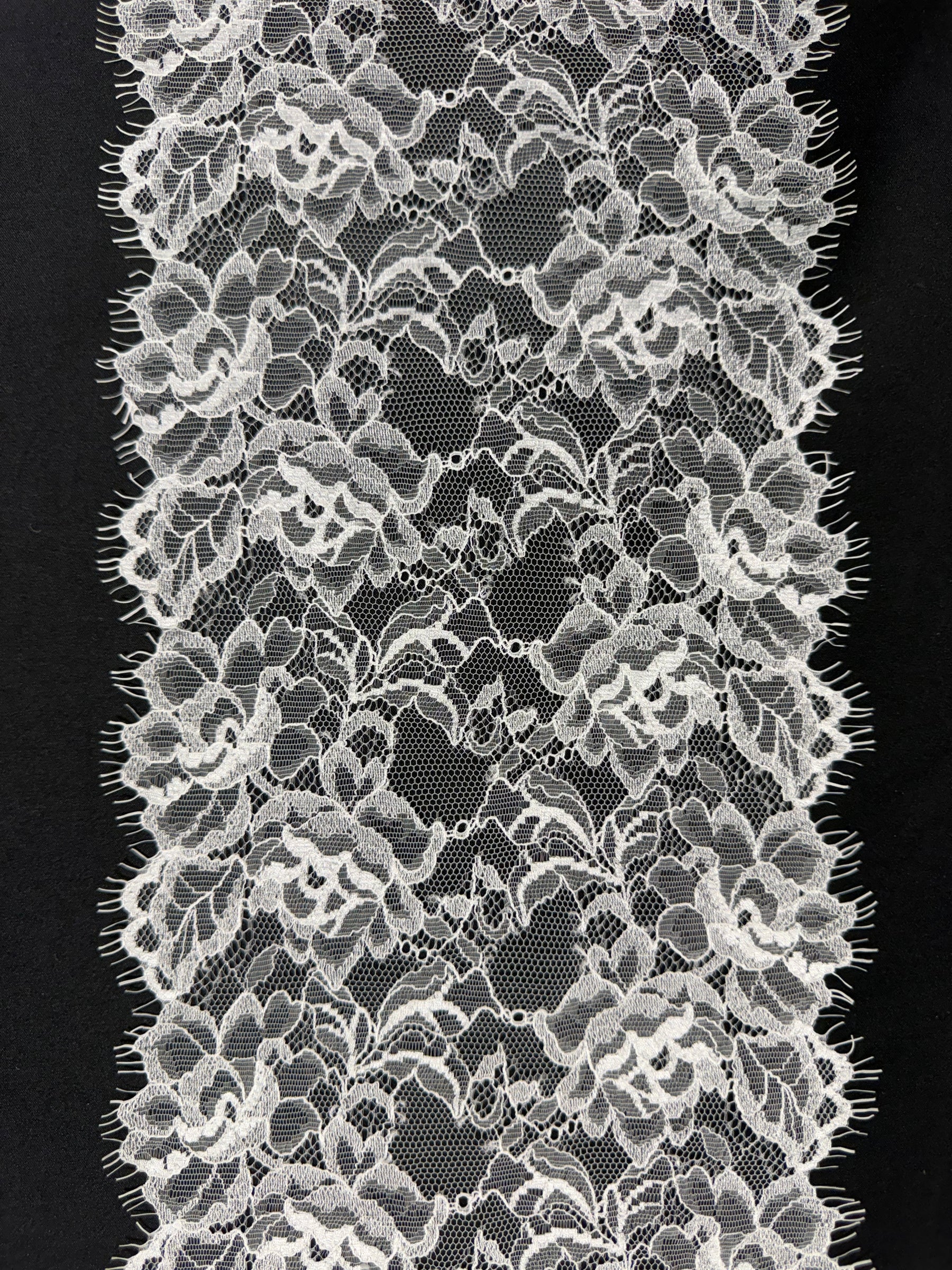 Ivory Lace Edging - T380