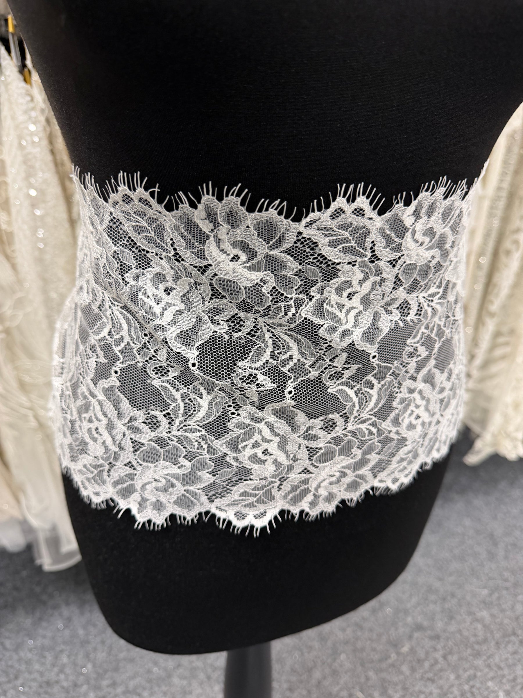 Ivory Lace Edging - T380